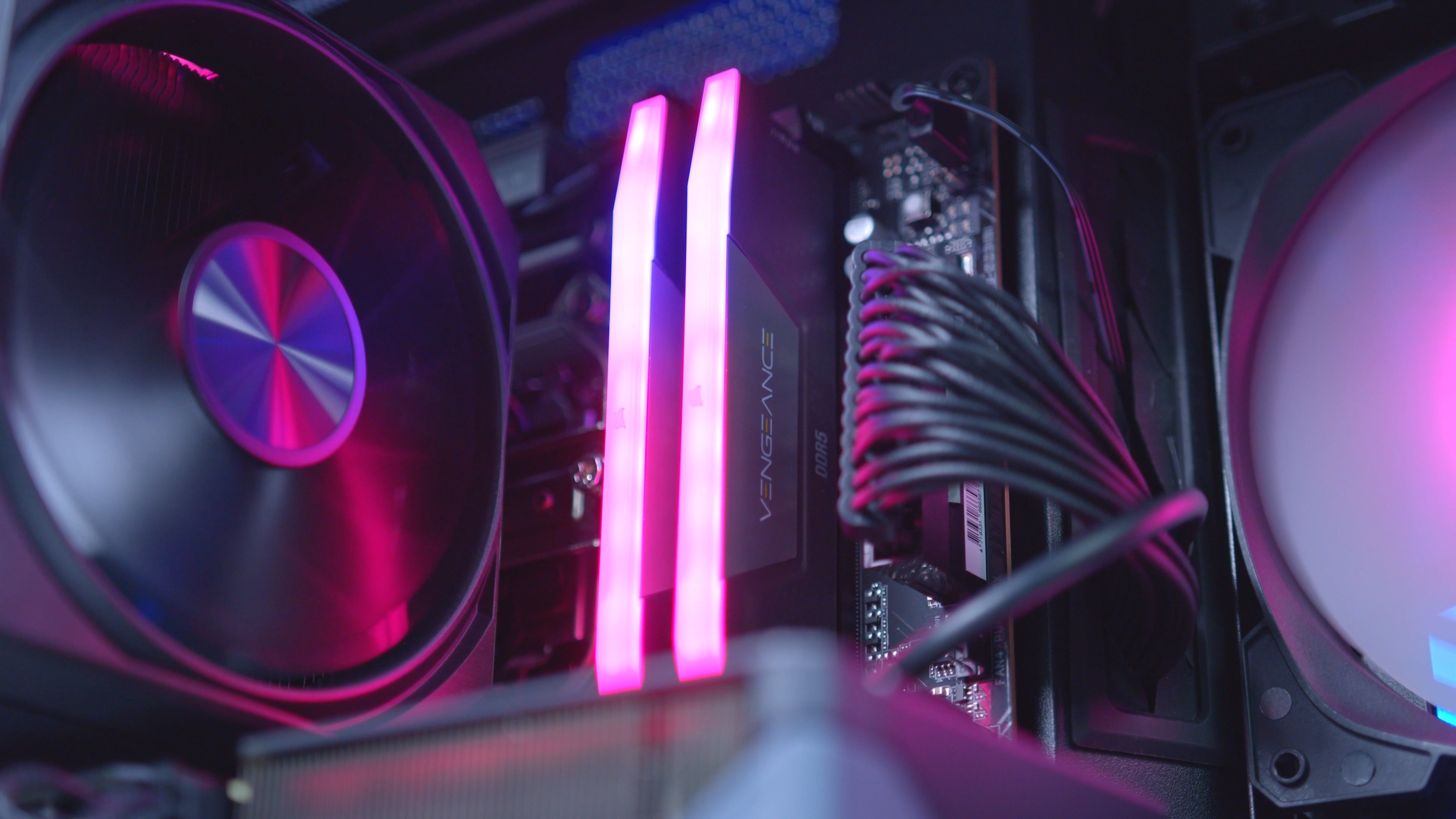 GeekaPC 'Prince' (RTX 5060 / RX 9060 XT 16GB)