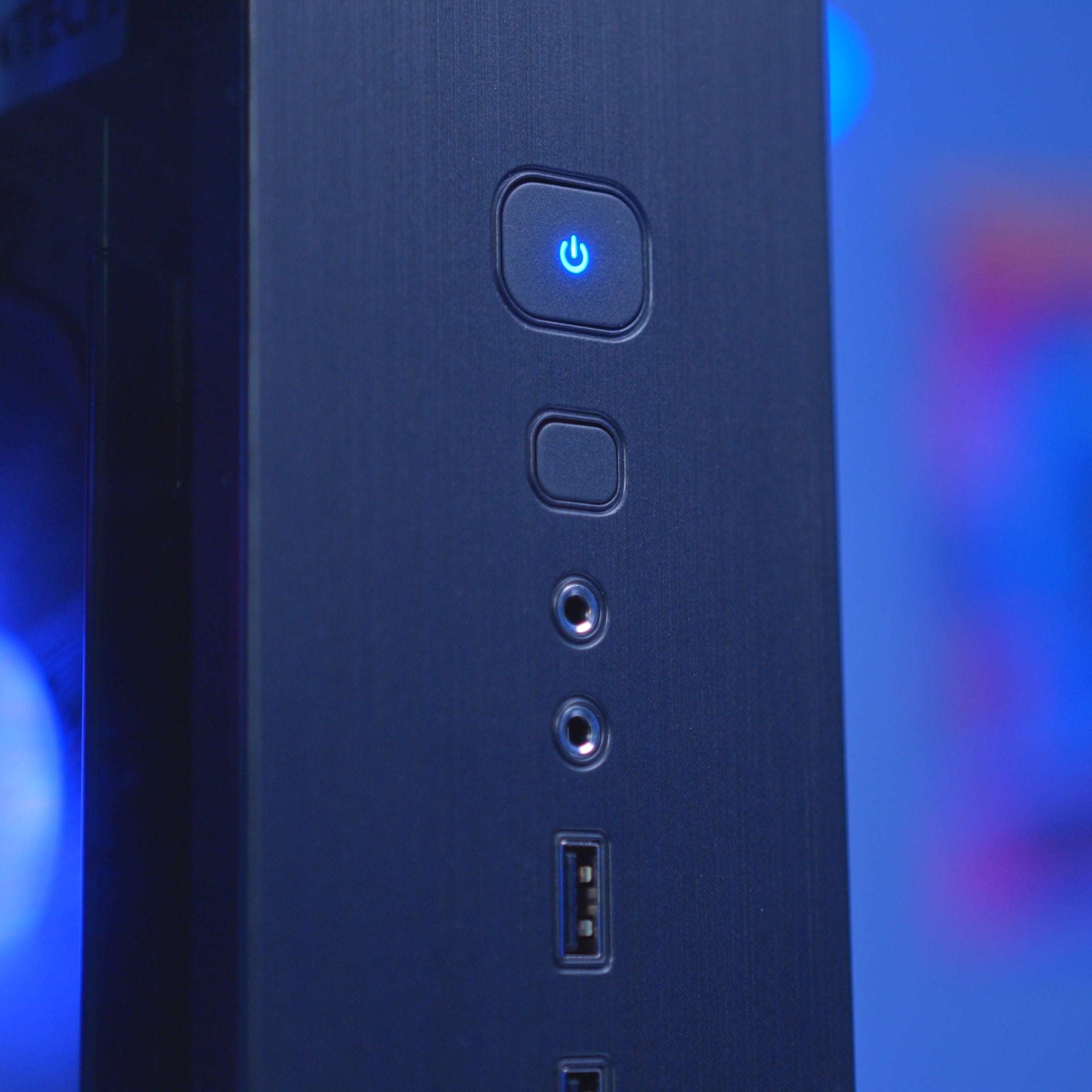 GeekaPC 'Prince' (RTX 5060 / RX 9060 XT 16GB)