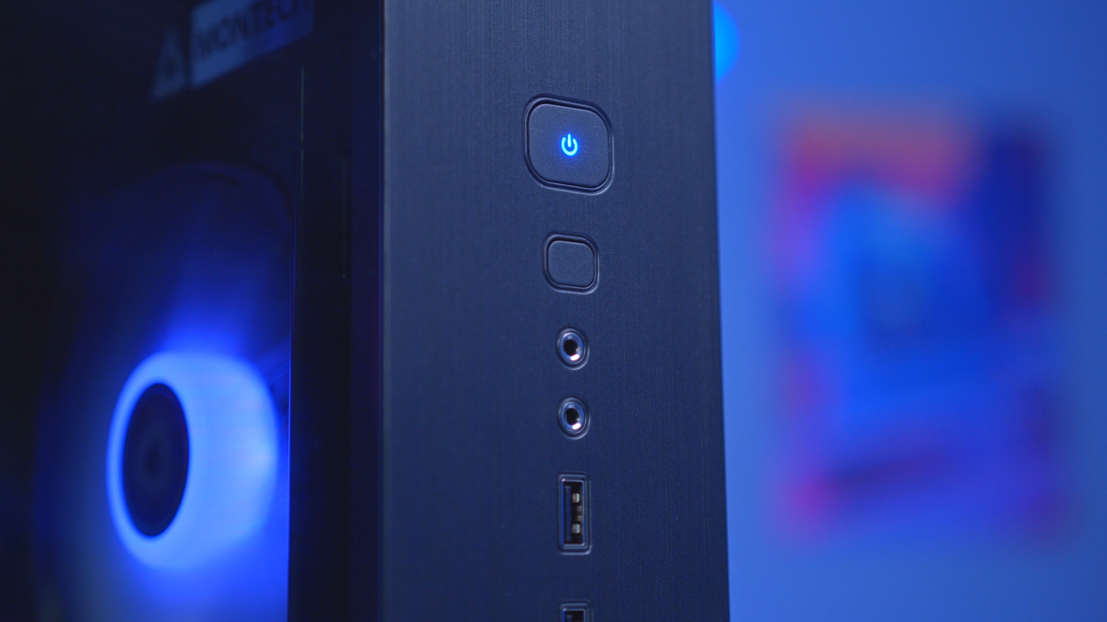 GeekaPC 'Prince' (RTX 5060 / RX 9060 XT 16GB)