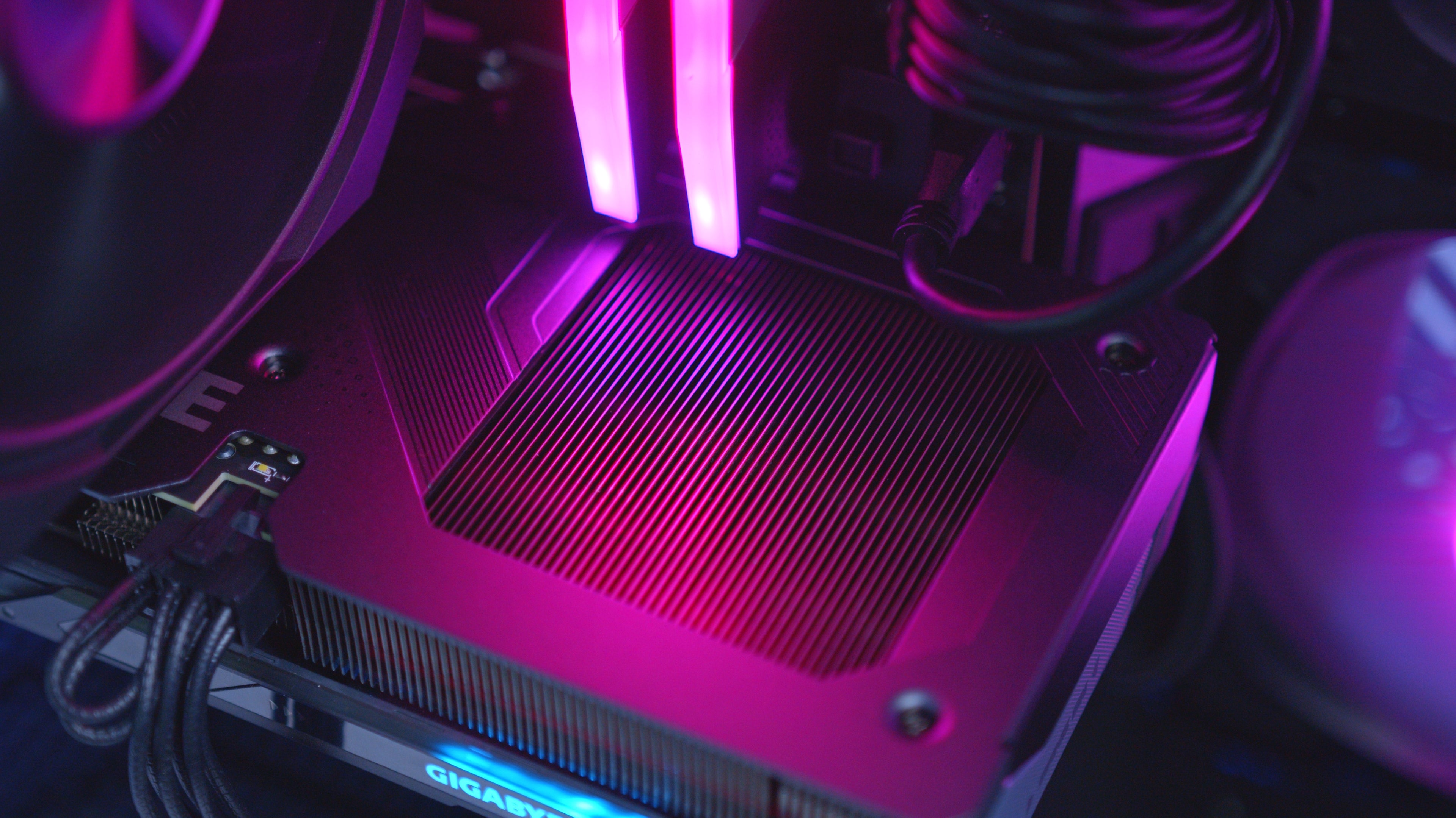 GeekaPC 'Prince' (RTX 5060 / RX 9060 XT 16GB)