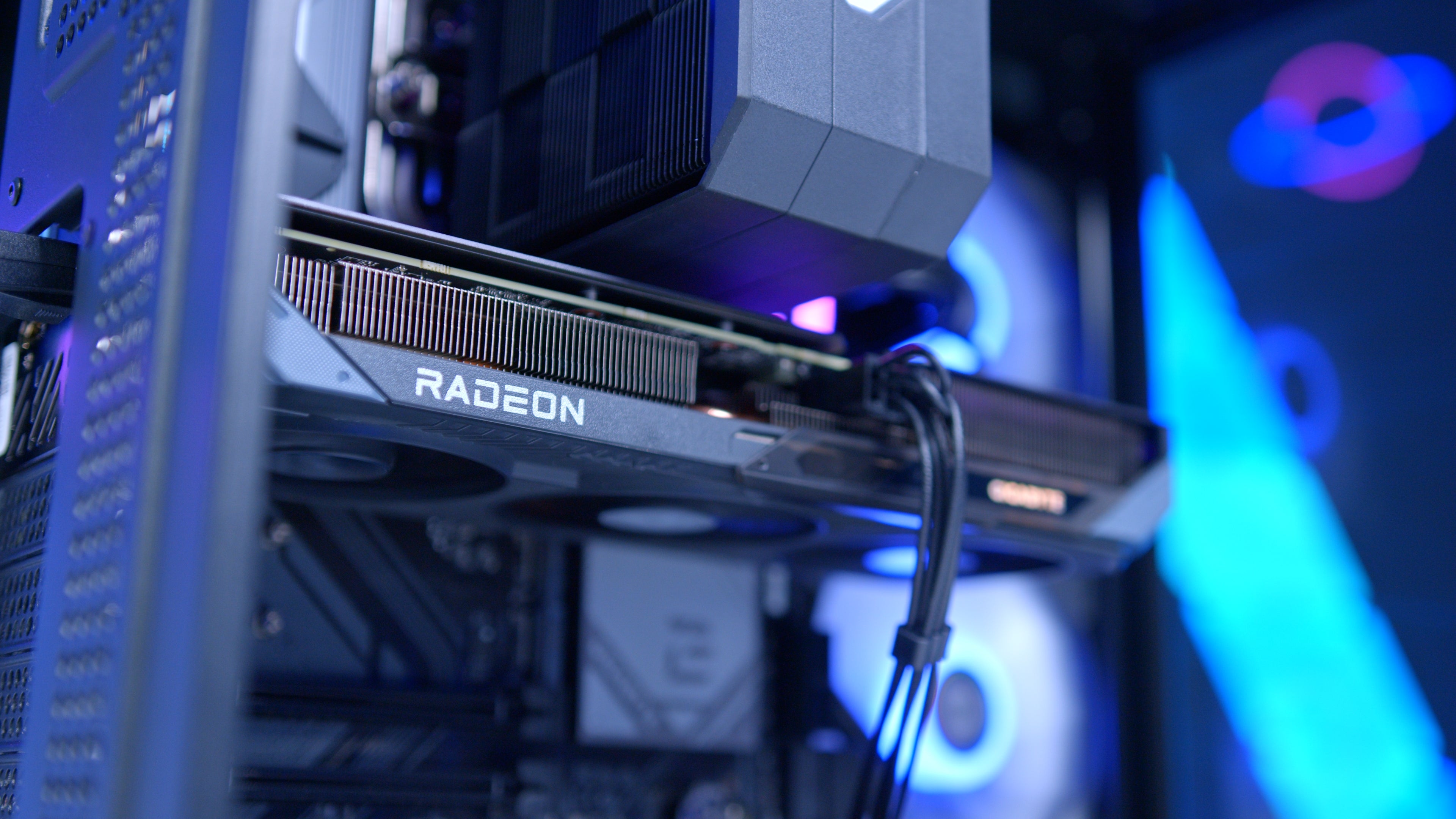 GeekaPC 'Prince' (RTX 5060 / RX 9060 XT 16GB)