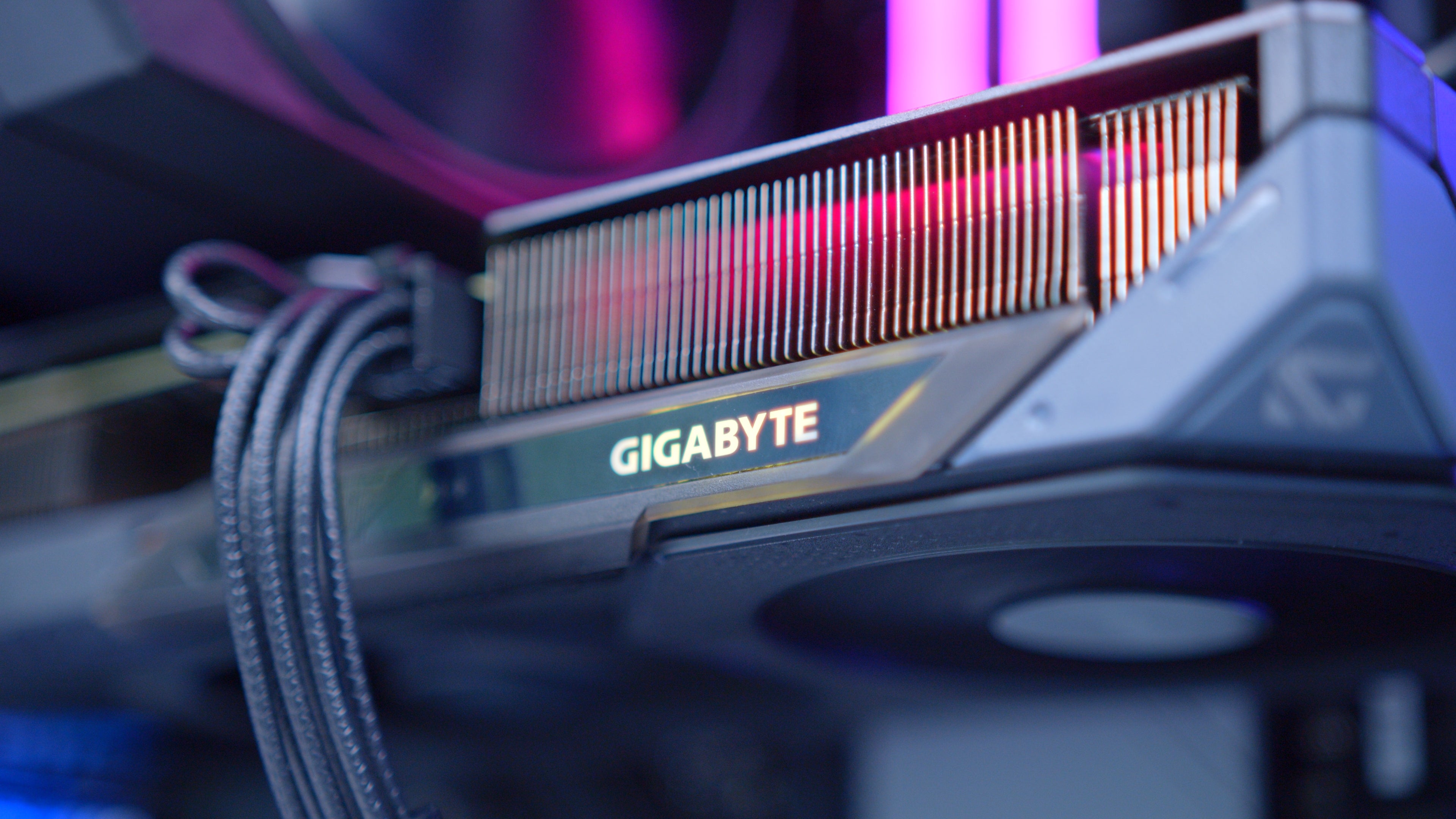 GeekaPC 'Prince' (RTX 5060 / RX 9060 XT 16GB)