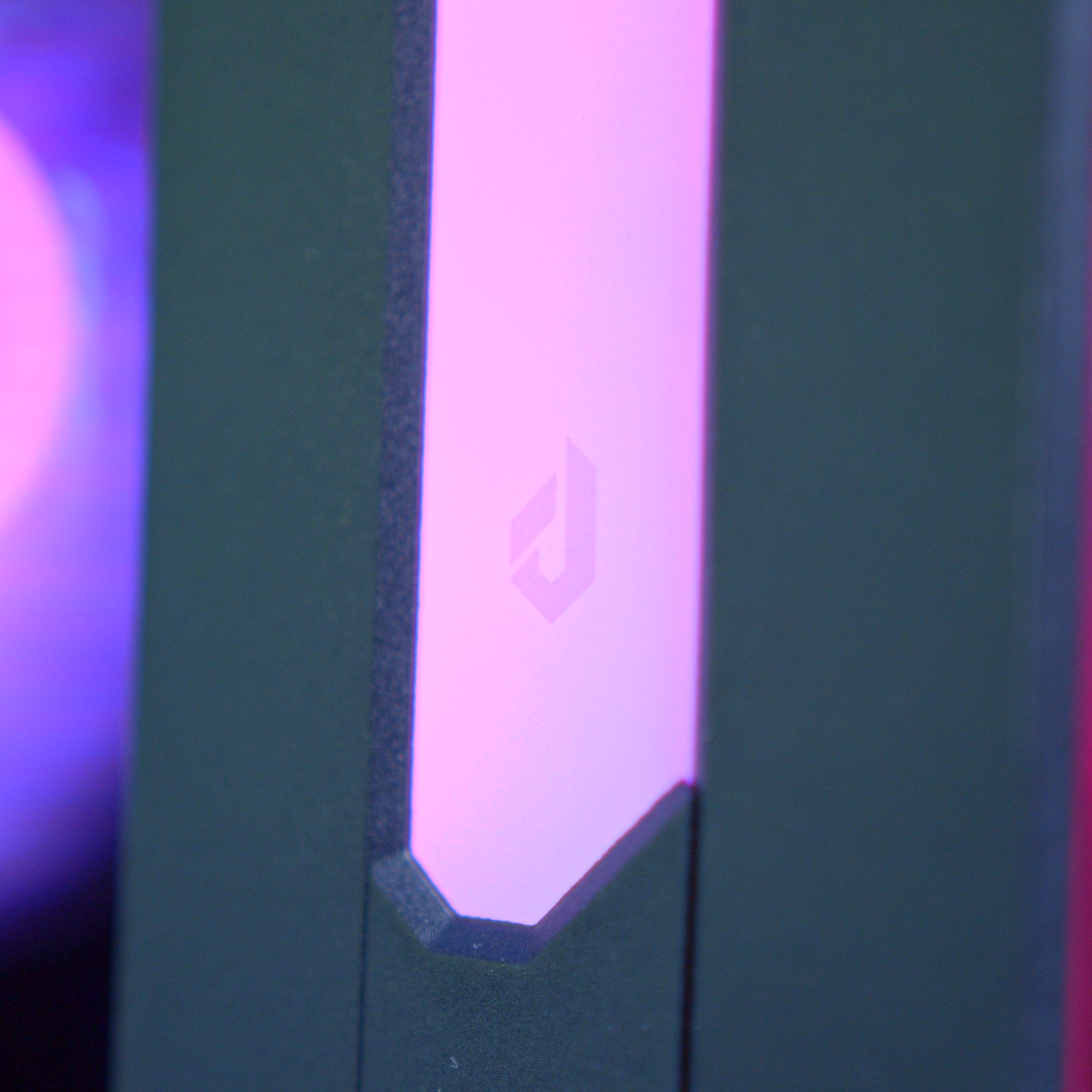 GeekaPC 'Prince' (RTX 5060 / RX 9060 XT 16GB)