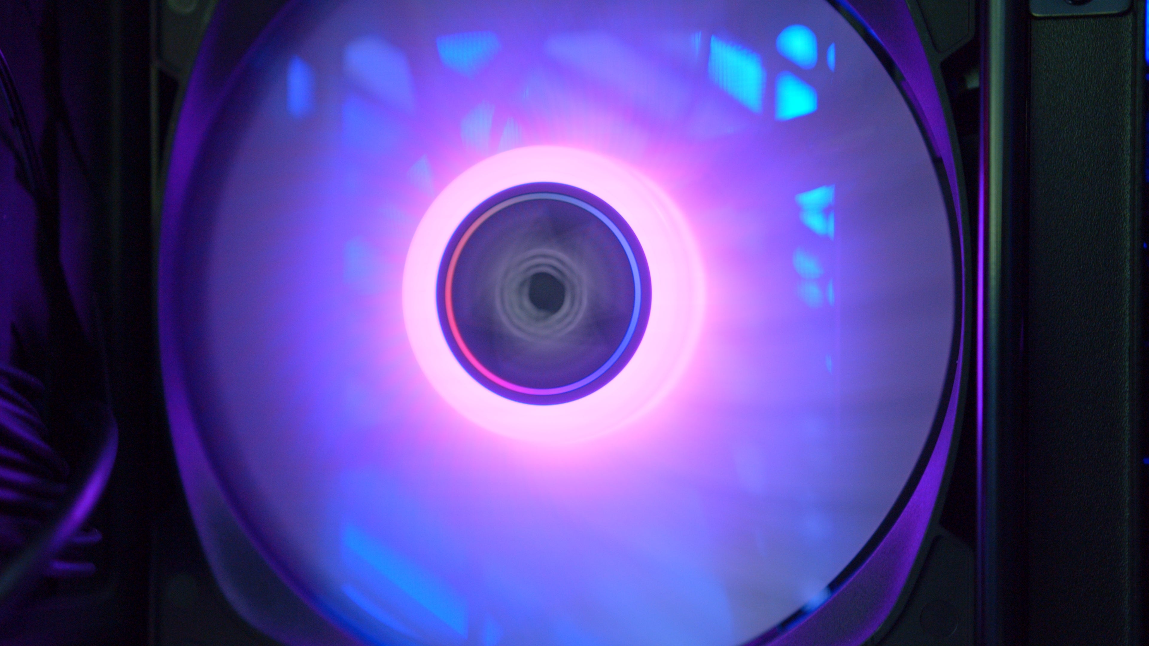 GeekaPC 'Prince' (RTX 5060 / RX 9060 XT 16GB)