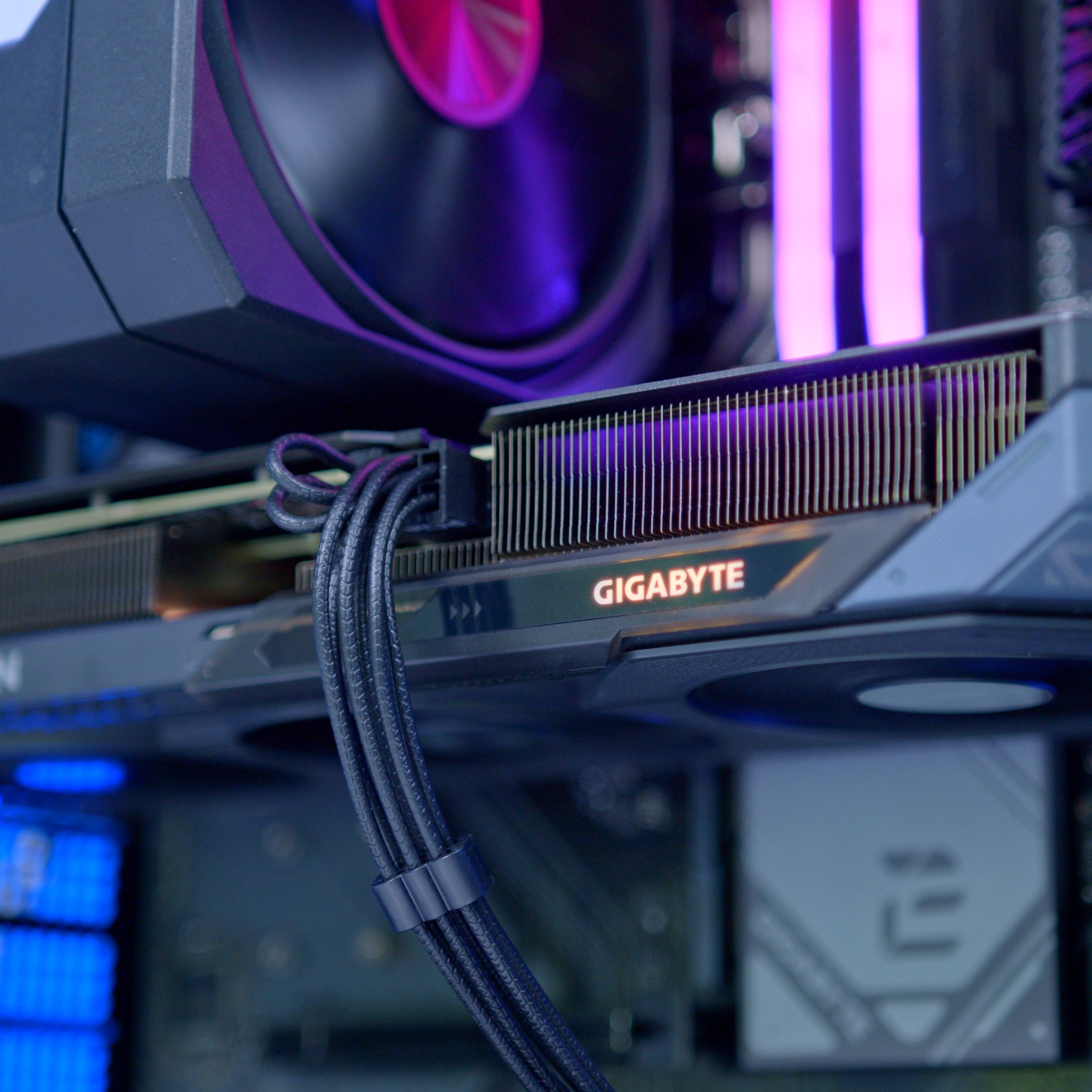 GeekaPC 'Prince' (RTX 5060 / RX 9060 XT 16GB)