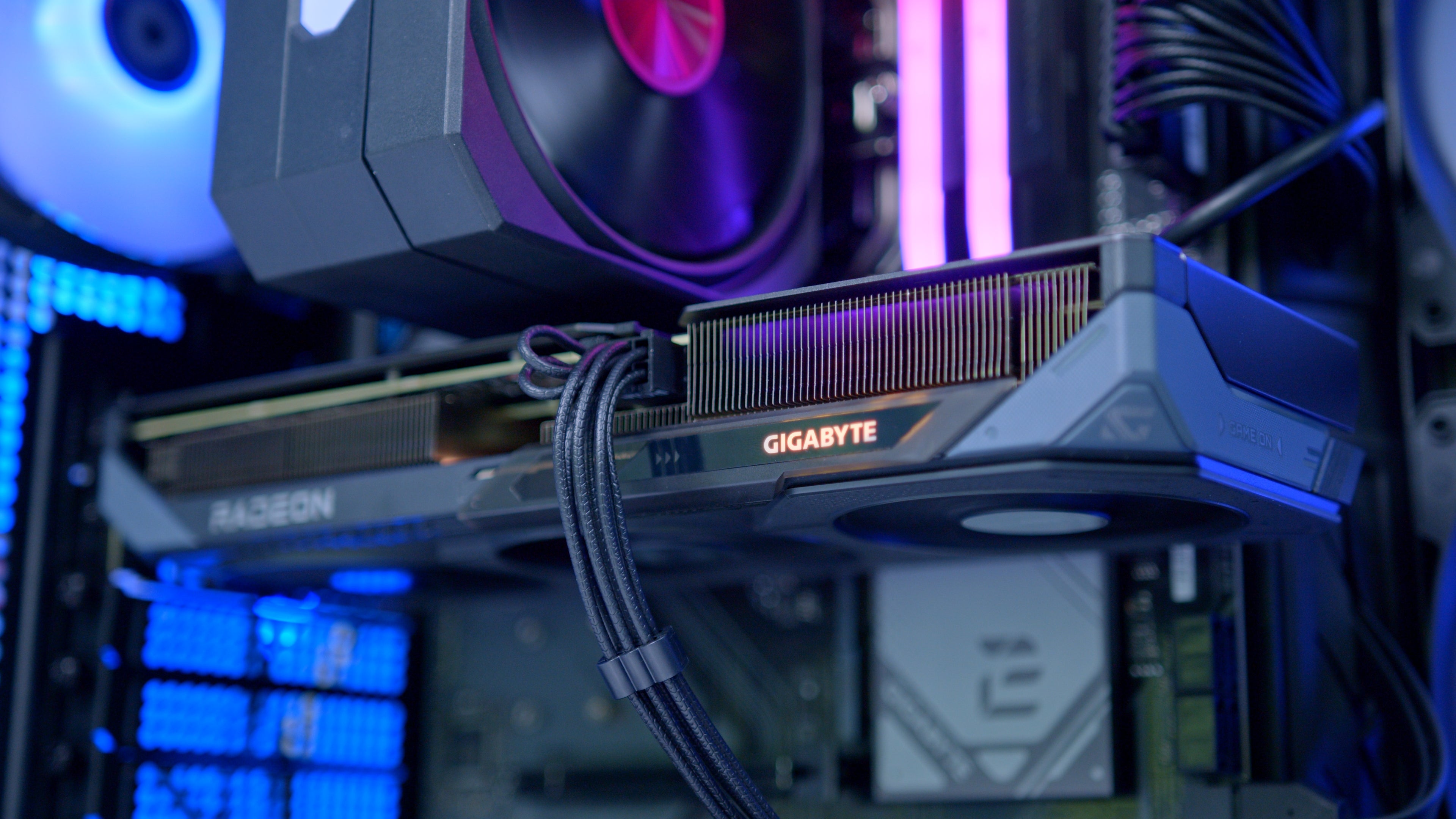 GeekaPC 'Prince' (RTX 5060 / RX 9060 XT 16GB)