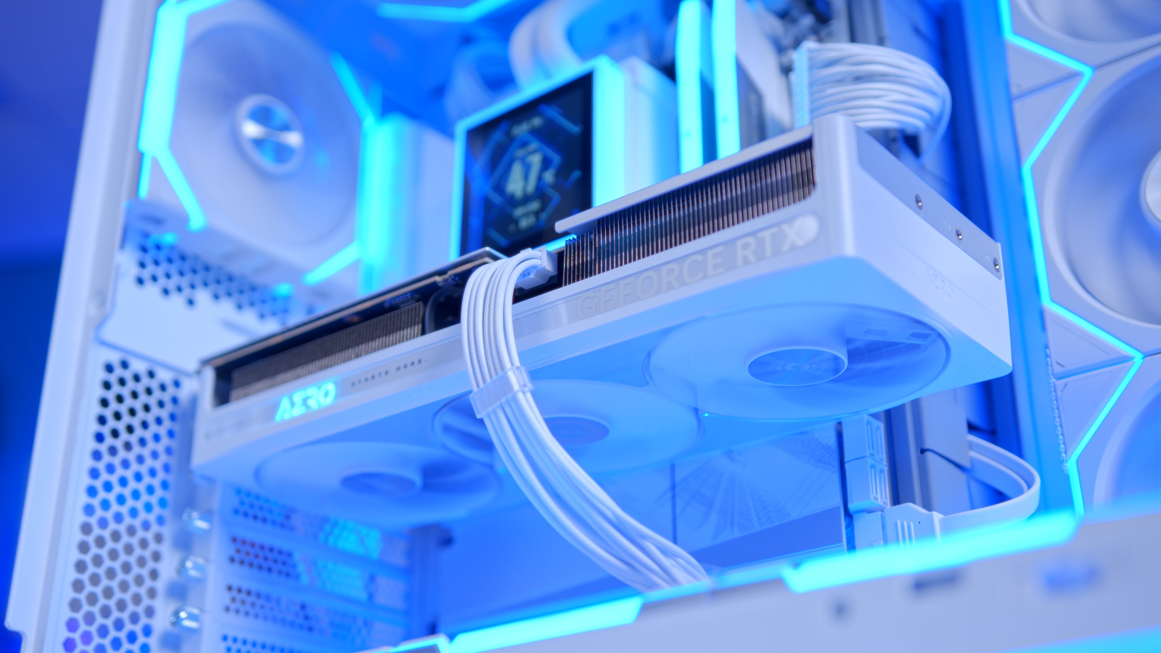 GeekaPC 'Icefall' (RX 9070 XT / RTX 5080 / RTX 5090)