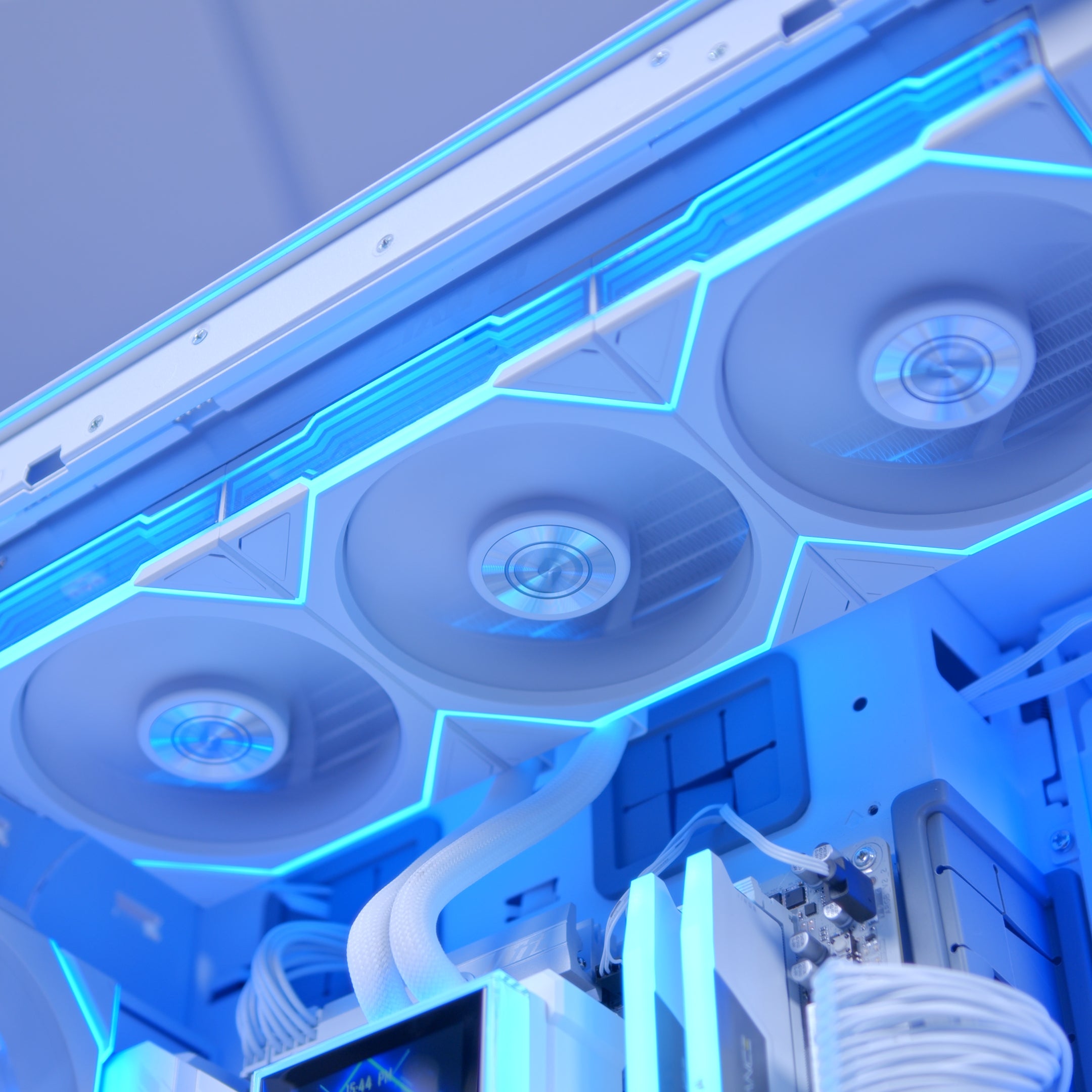 GeekaPC 'Icefall' (RX 9070 XT / RTX 5080 / RTX 5090)