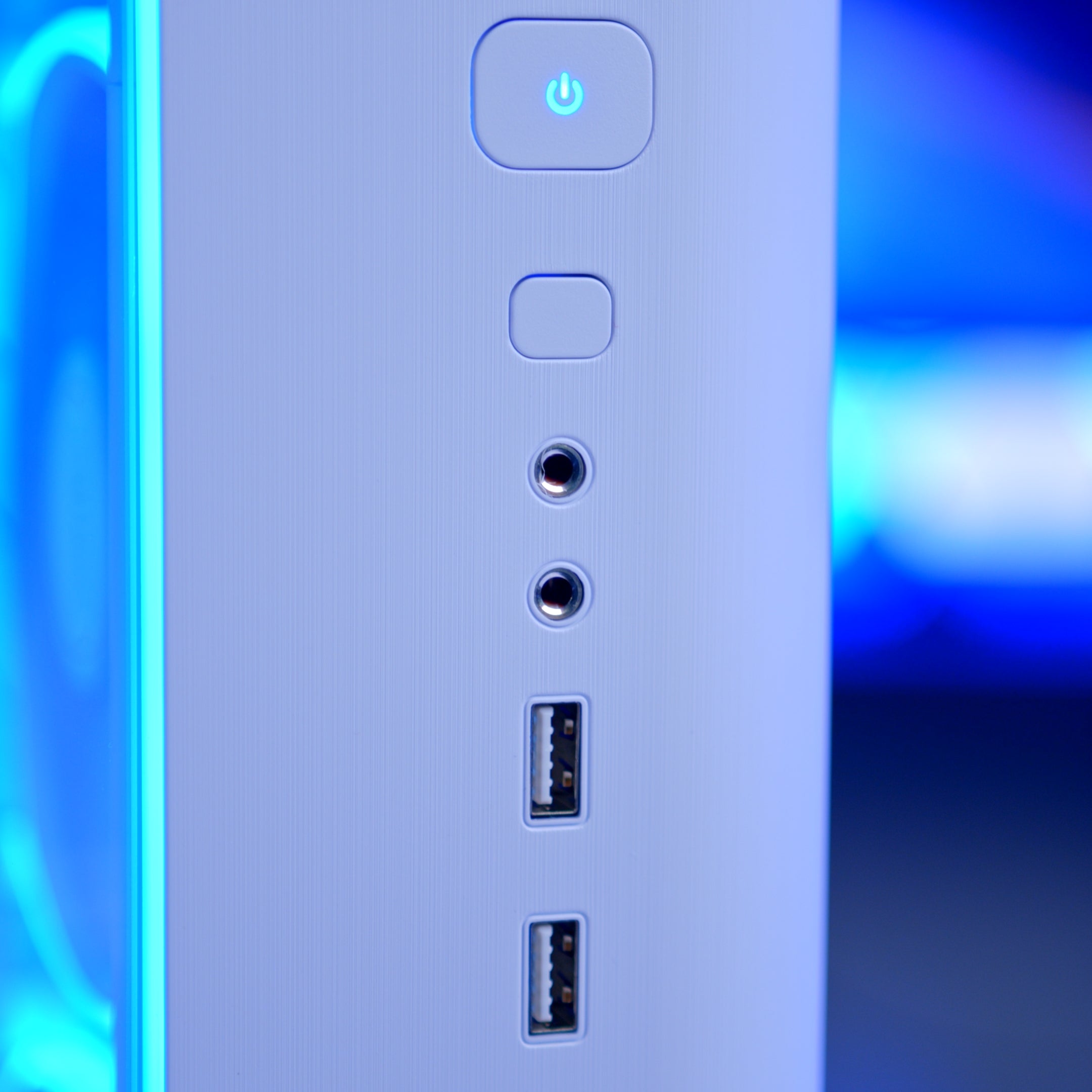 GeekaPC 'Avalanche' (RX 9070 XT / RTX 5070 Ti)