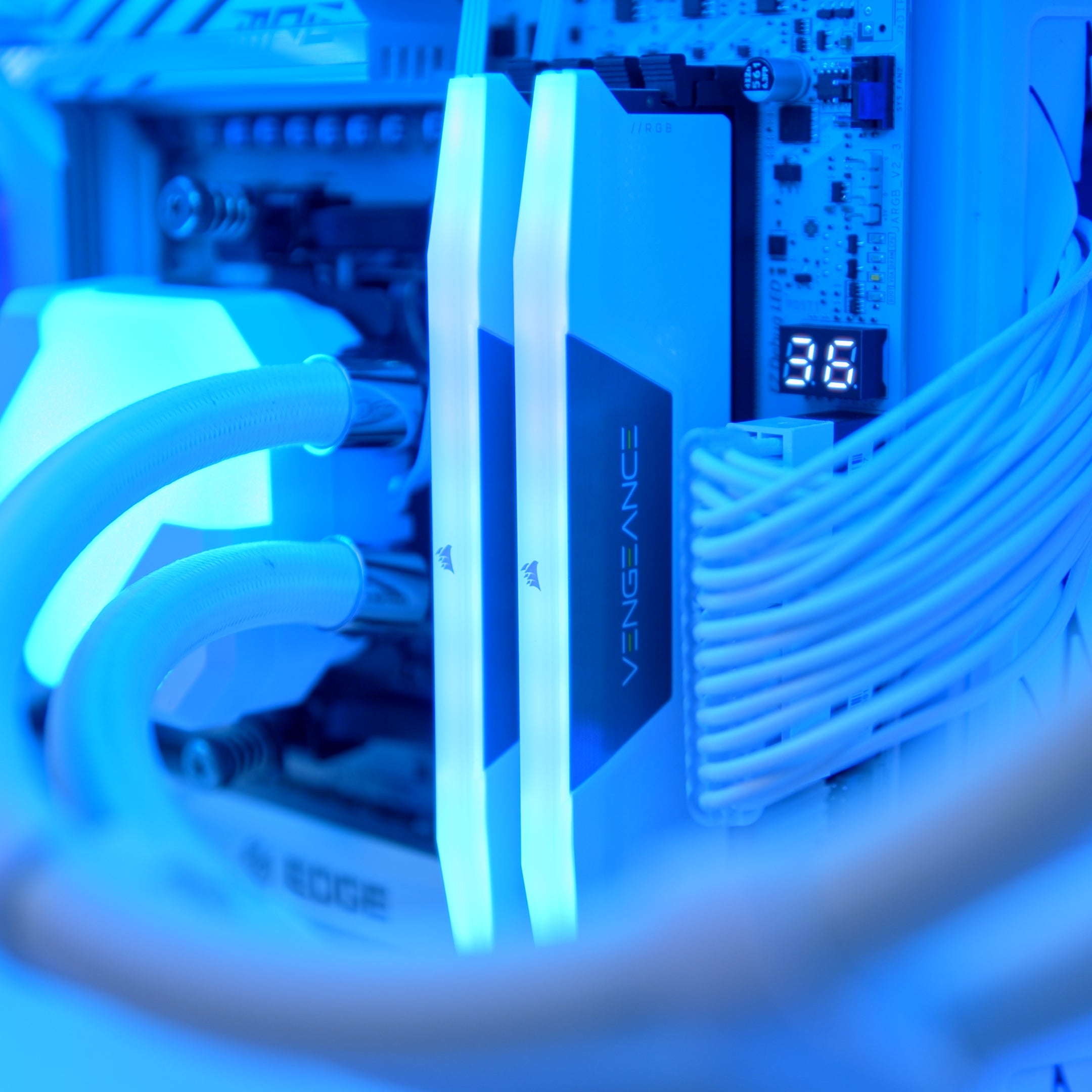 GeekaPC 'Avalanche' (RX 9070 XT / RTX 5070 Ti)