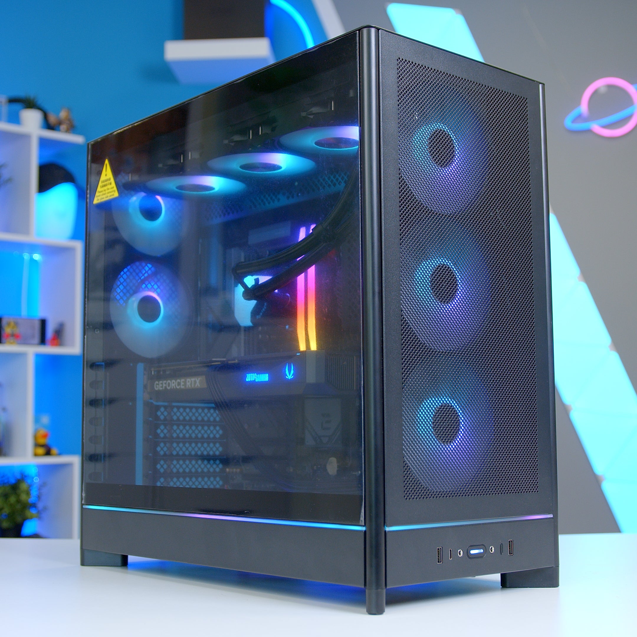 GeekaPC 'Flow' (RX 9060 XT 16GB / RX 9070 / RTX 5070)