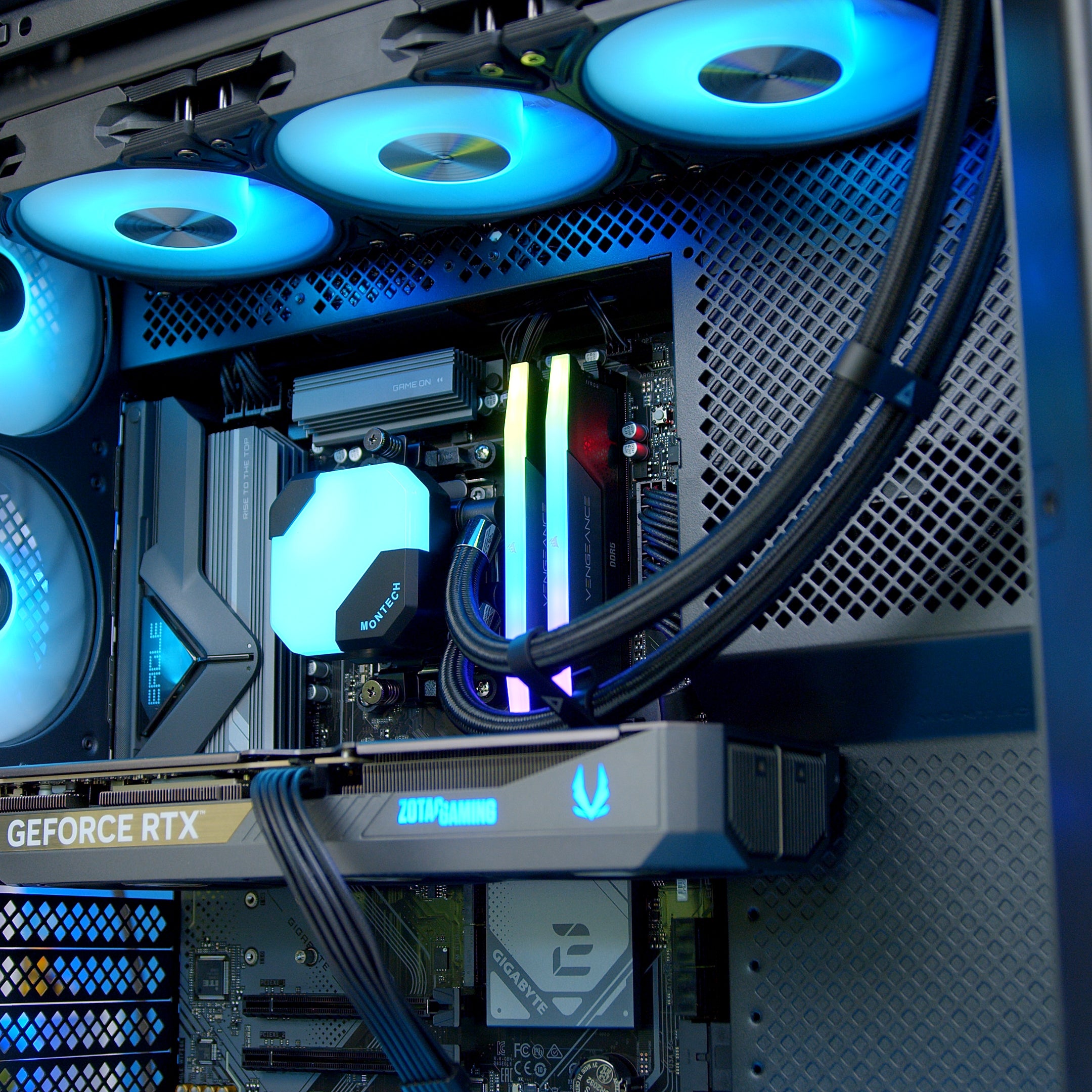 GeekaPC 'Flow' (RX 9060 XT 16GB / RX 9070 / RTX 5070)