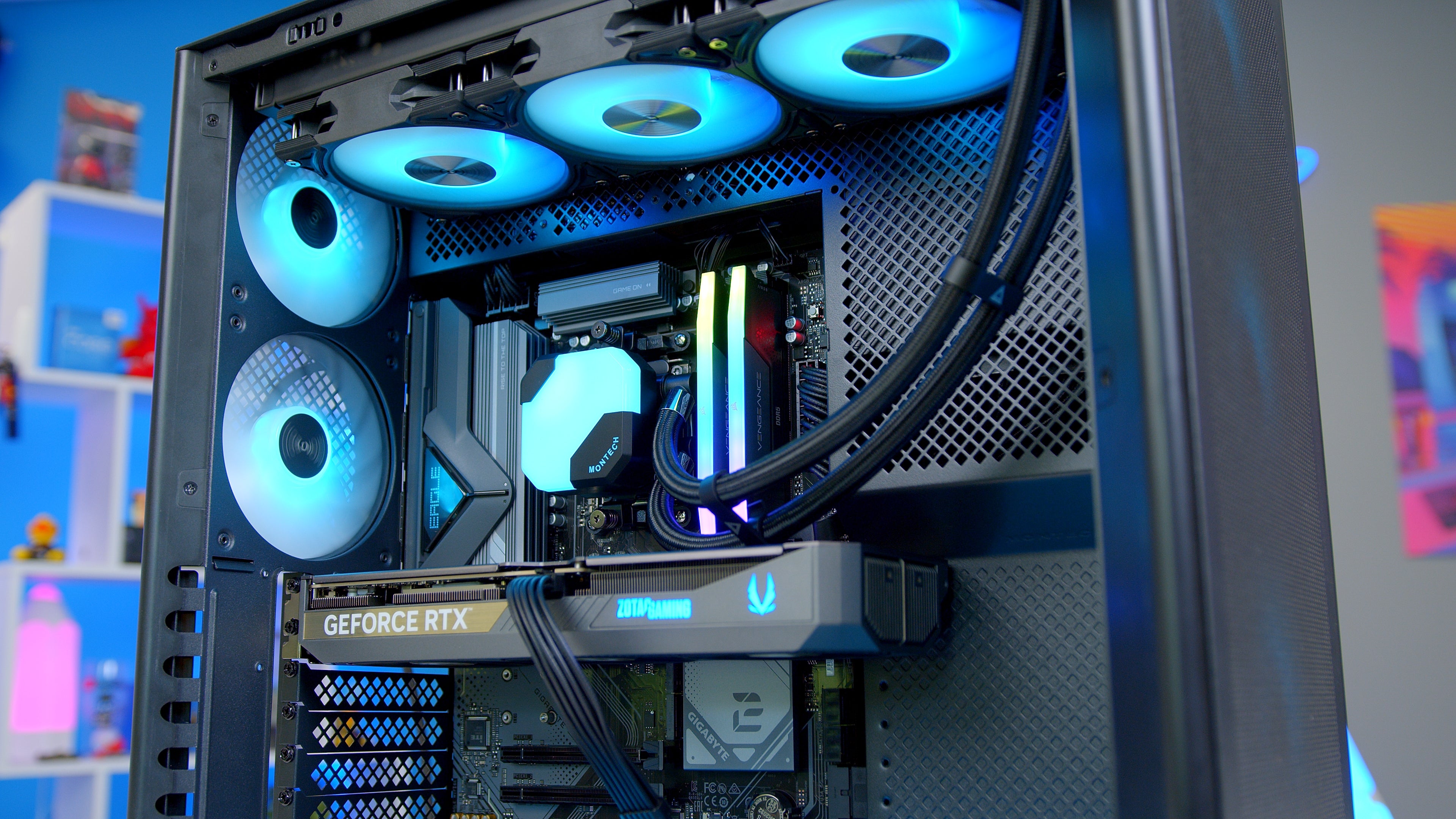 GeekaPC 'Flow' (RX 9060 XT 16GB / RX 9070 / RTX 5070)