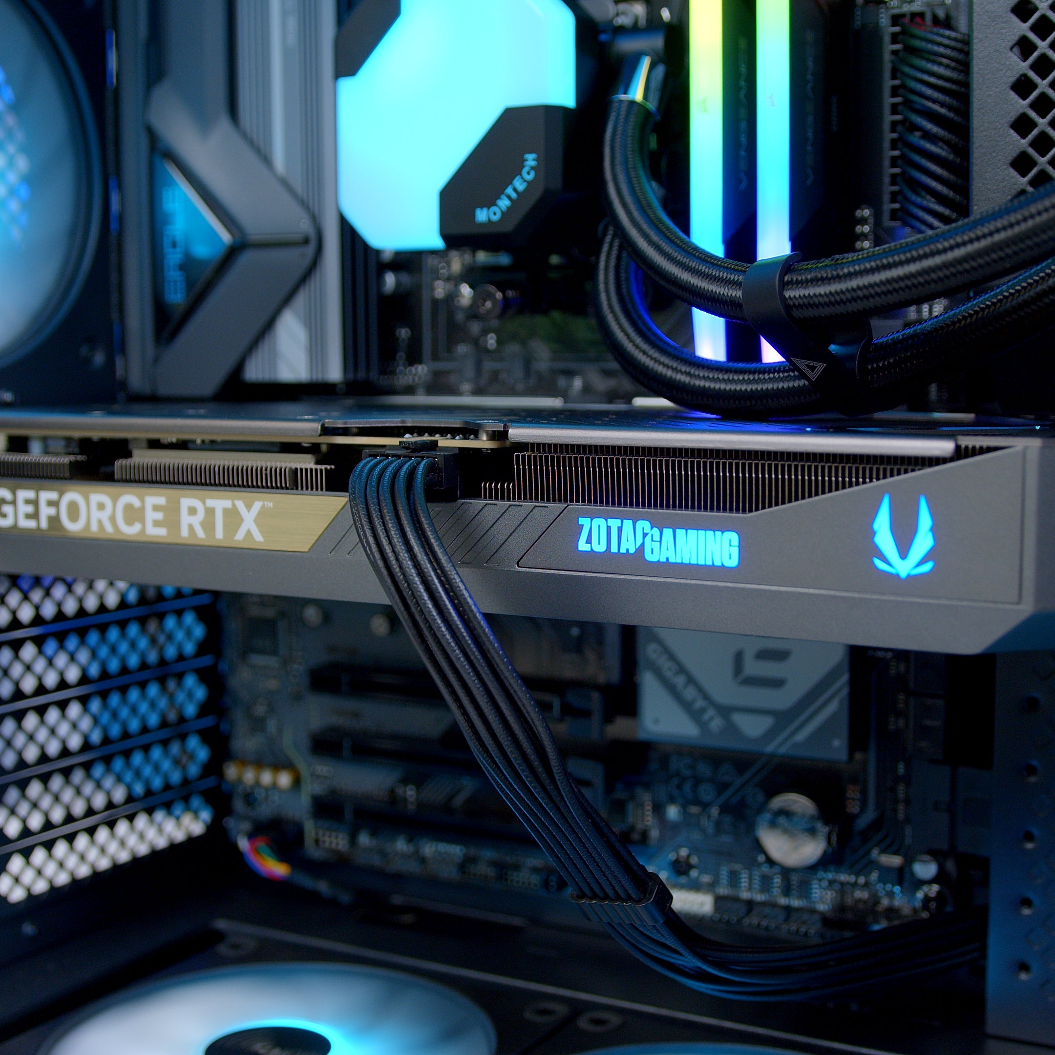 GeekaPC 'Flow' (RX 9060 XT 16GB / RX 9070 / RTX 5070)