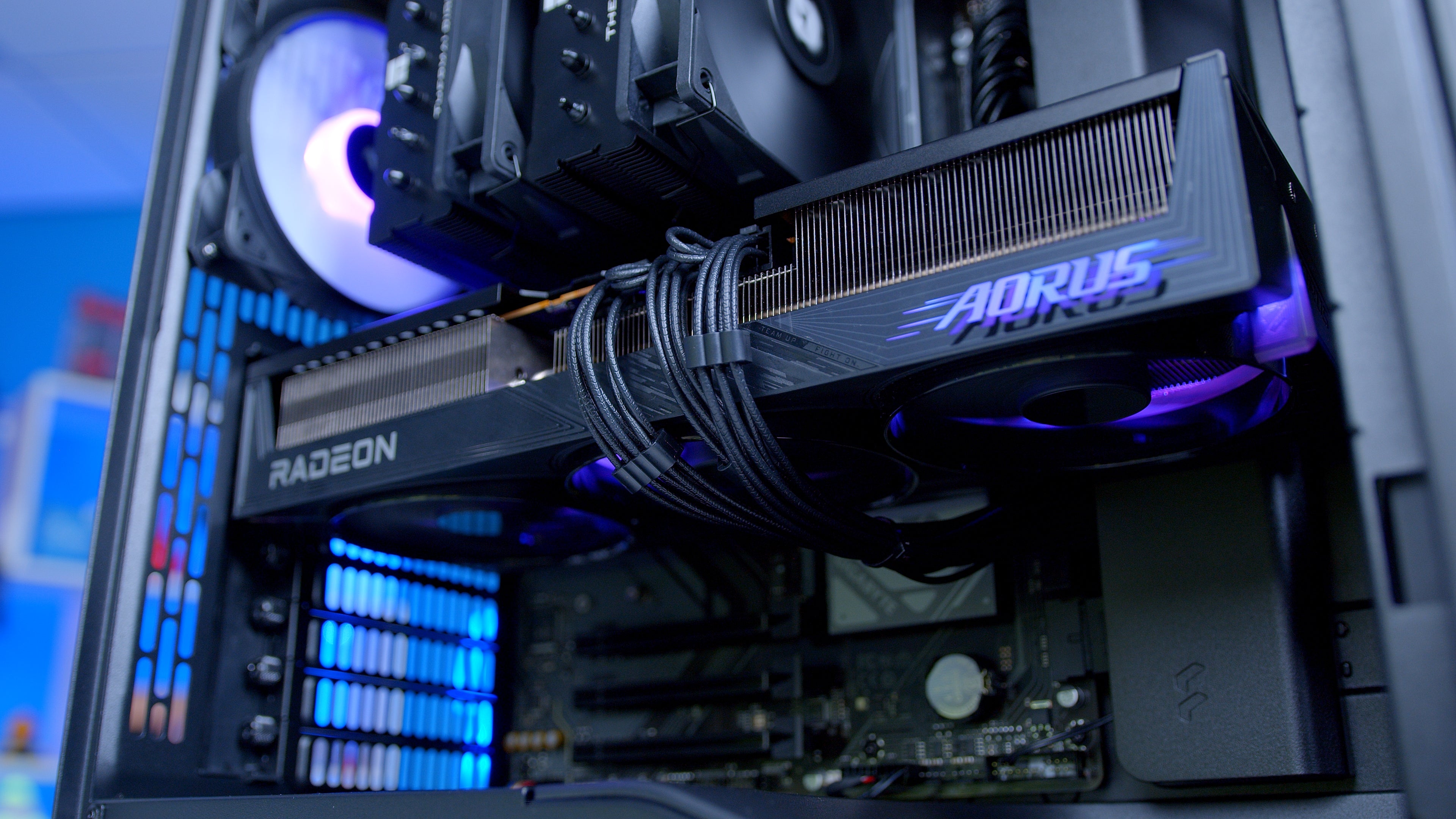 GeekaPC 'Ambience' (RX 9070 XT / RTX 5070 Ti)