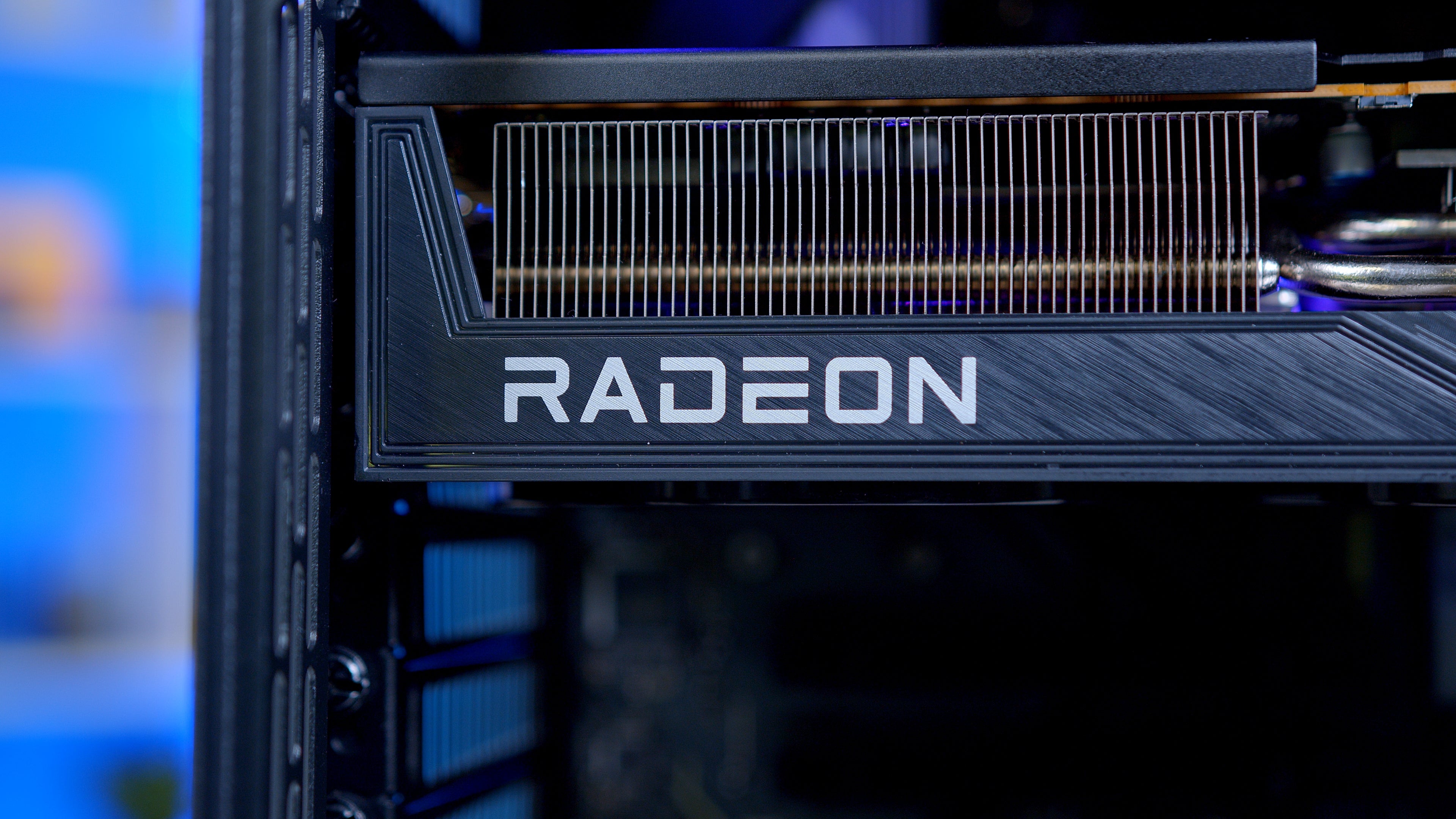 GeekaPC 'Ambience' (RX 9070 XT / RTX 5070 Ti)