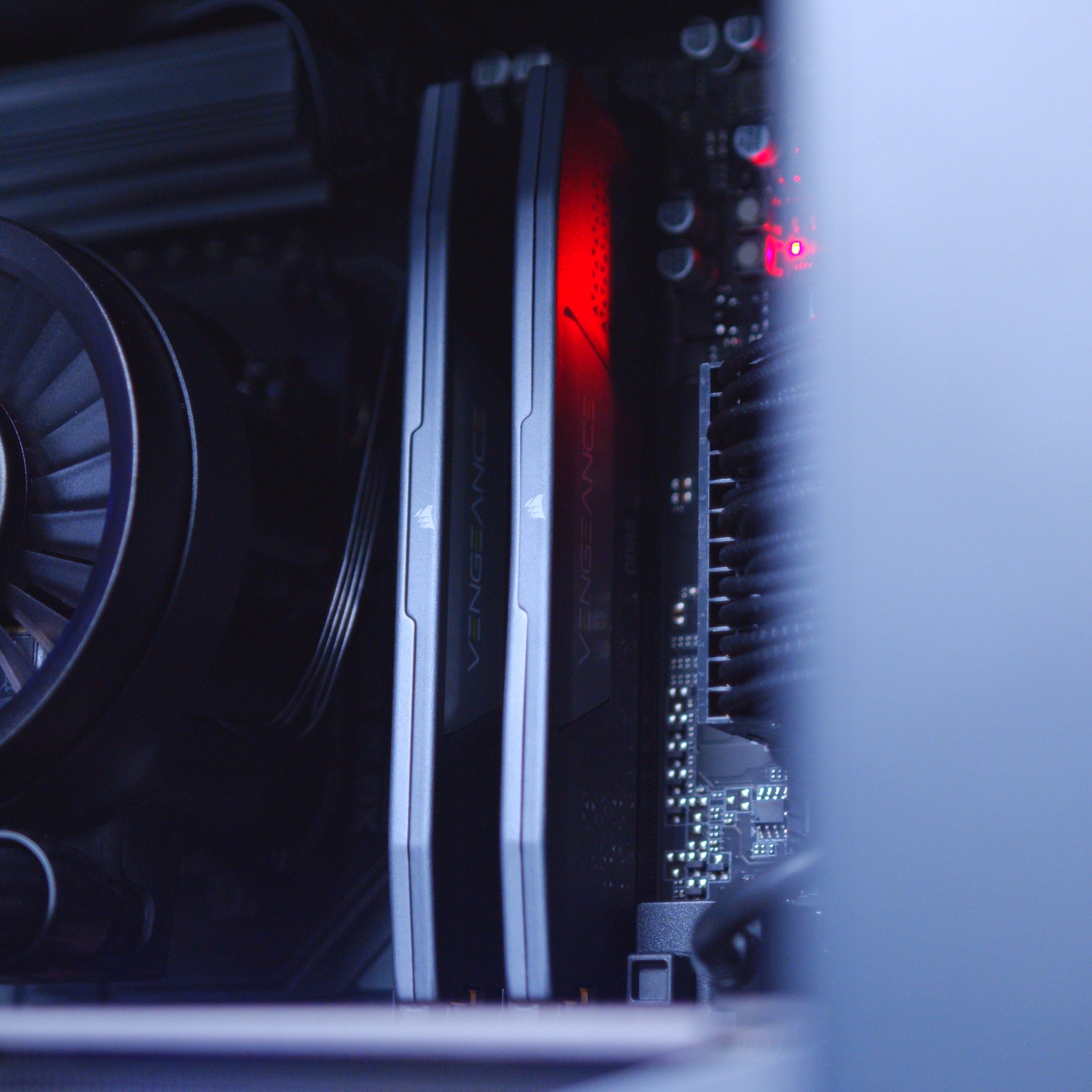 GeekaPC 'Core' Video Editing PC (NVIDIA RTX 5070)