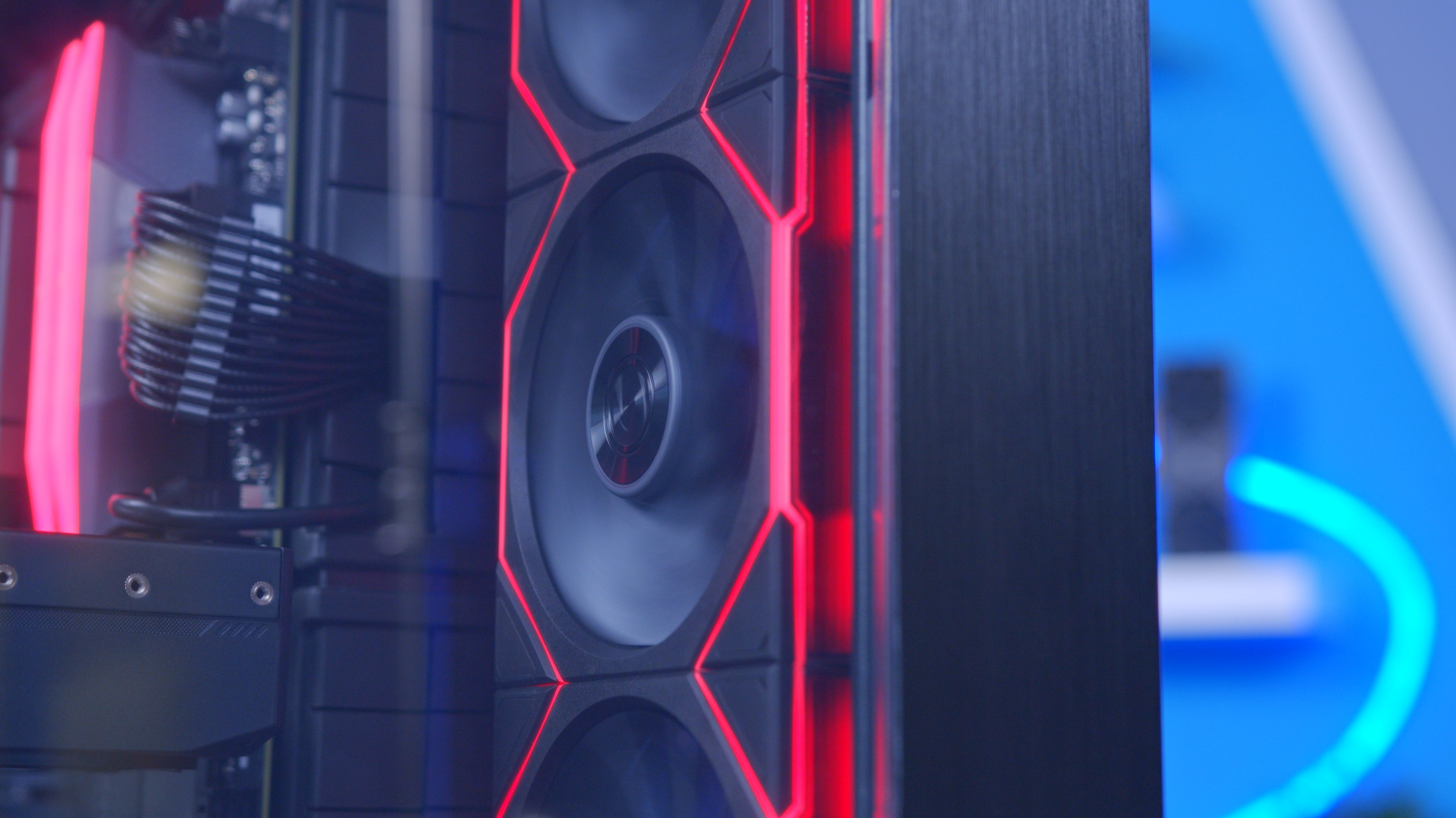 GeekaPC 'Obsidian' (RX 9070 XT / RTX 5080 / RTX 5090)