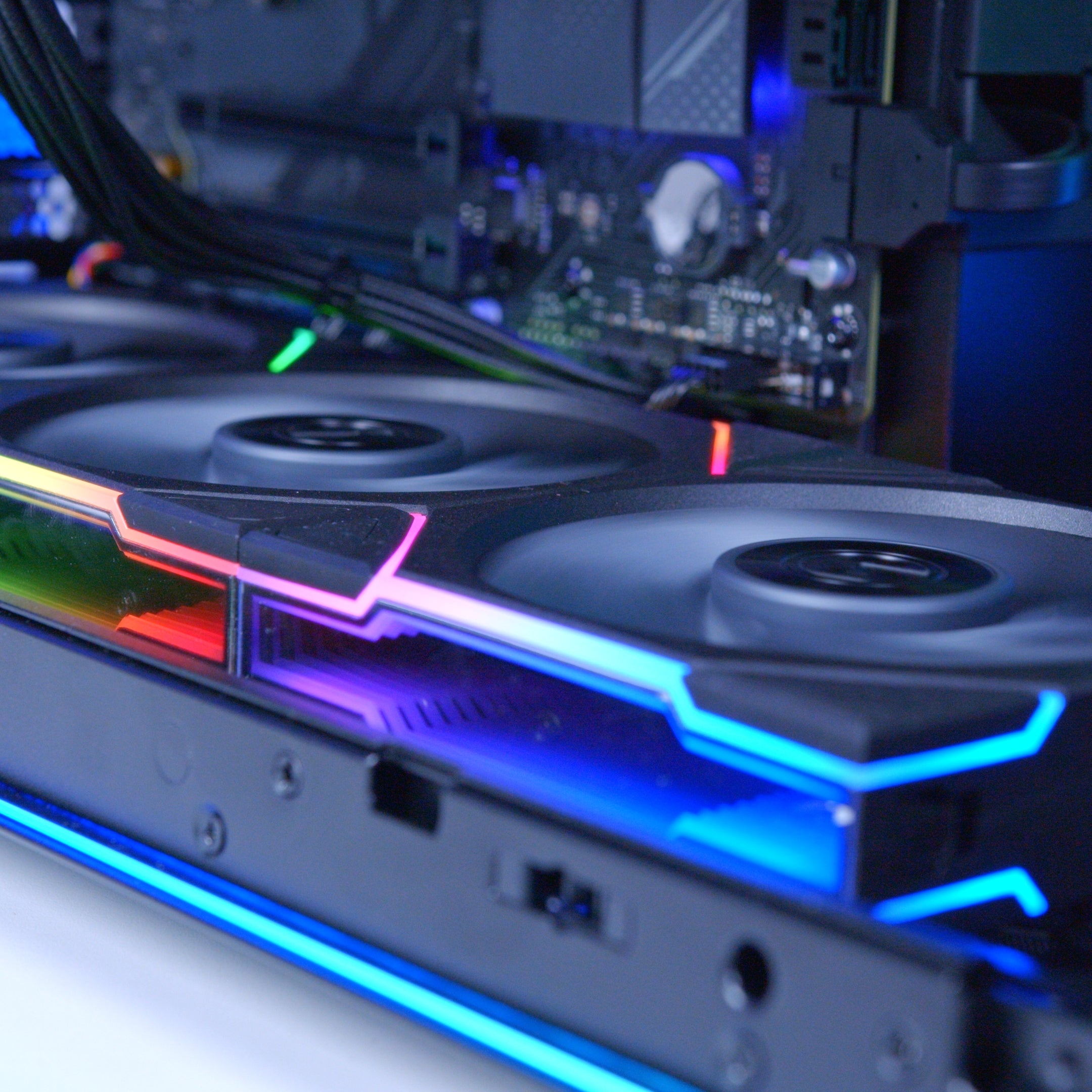 GeekaPC 'Obsidian' (RX 9070 XT / RTX 5080 / RTX 5090)