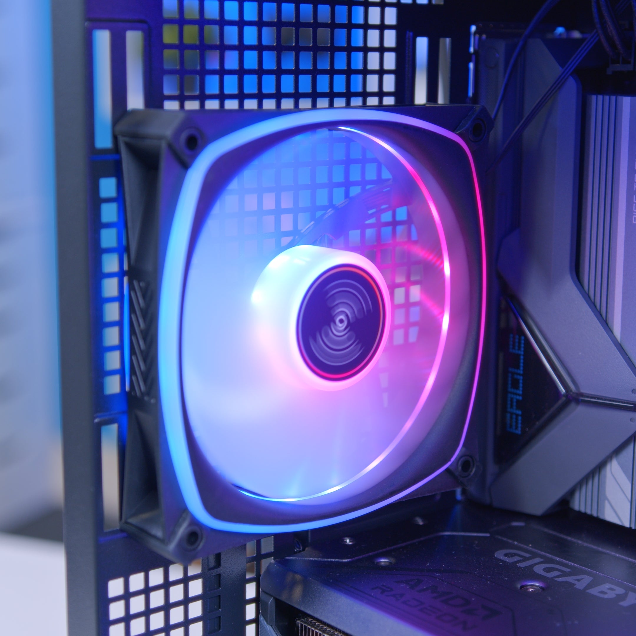 GeekaPC 'Expert' (RX 9070 / RTX 5070)