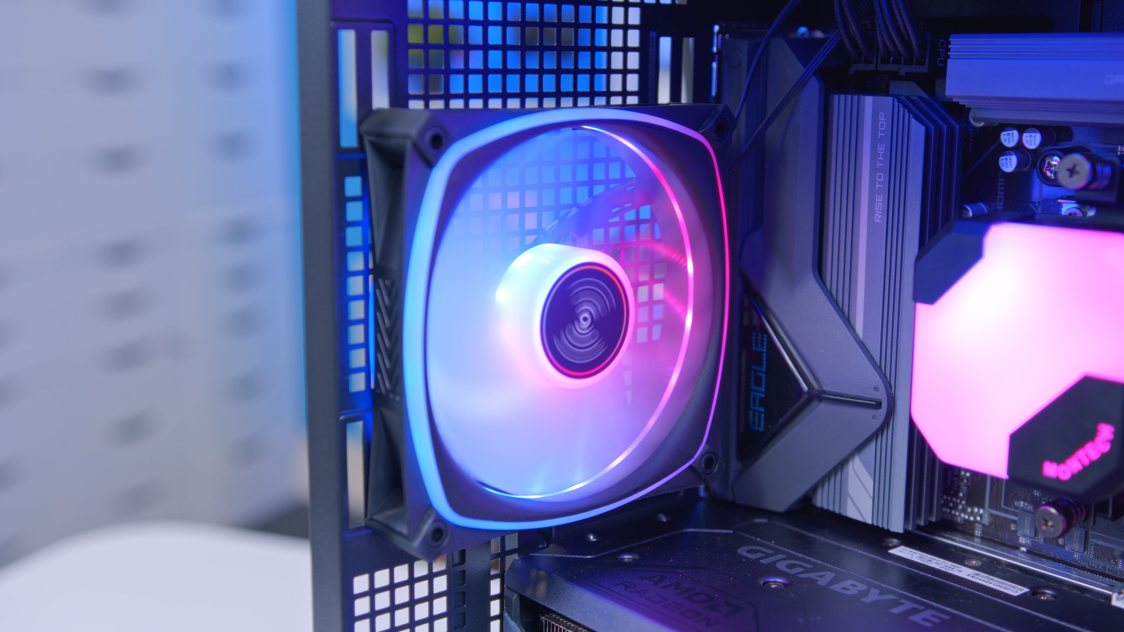 GeekaPC 'Expert' (RX 9070 / RTX 5070)