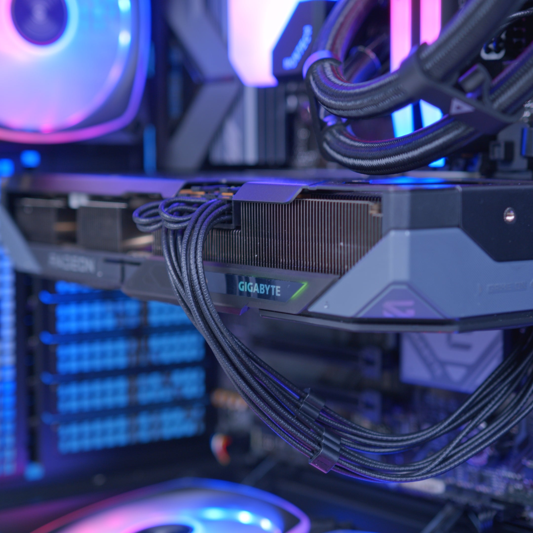 GeekaPC 'Expert' (RX 9070 / RTX 5070)