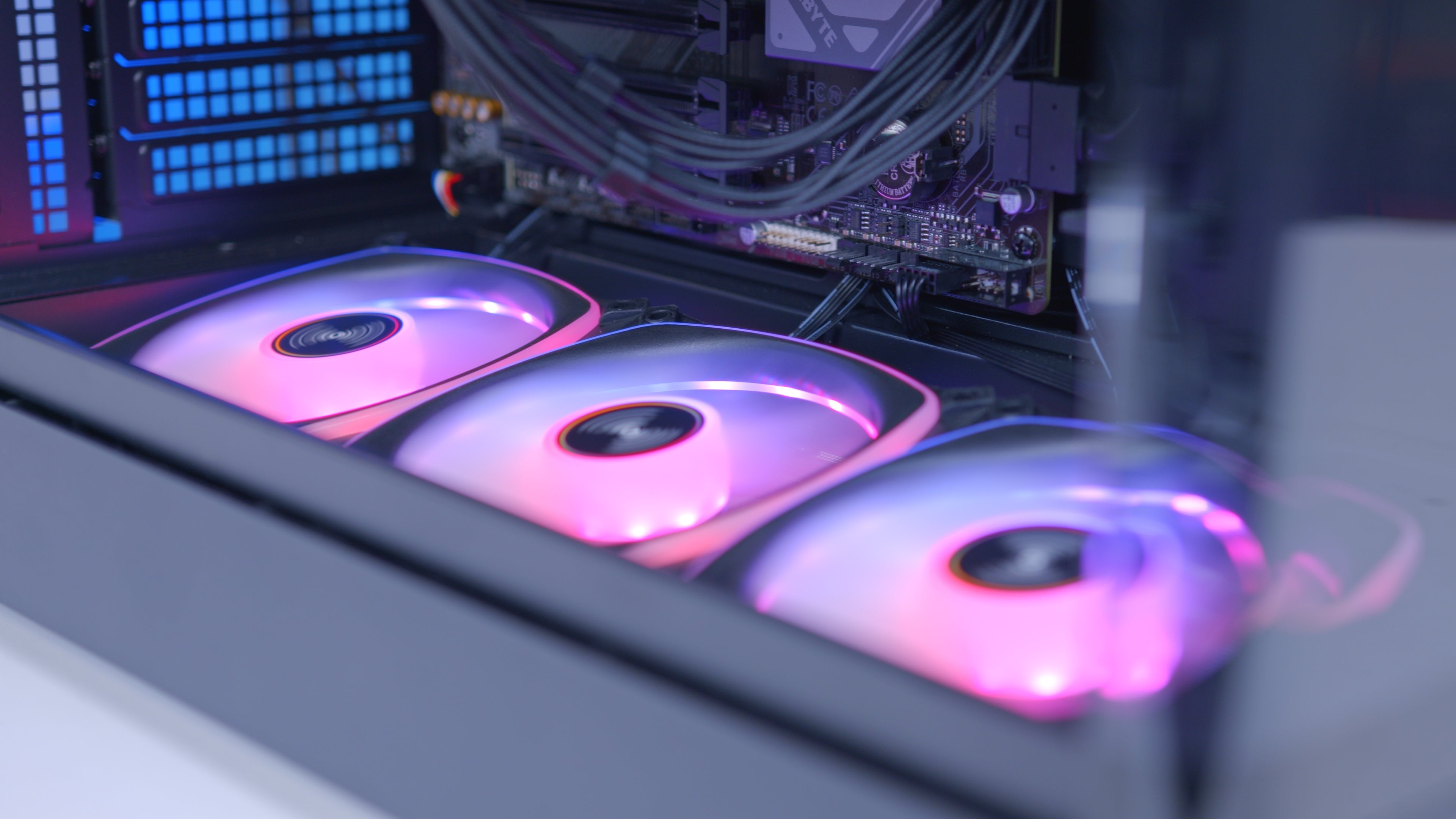 GeekaPC 'Expert' (RX 9070 / RTX 5070)