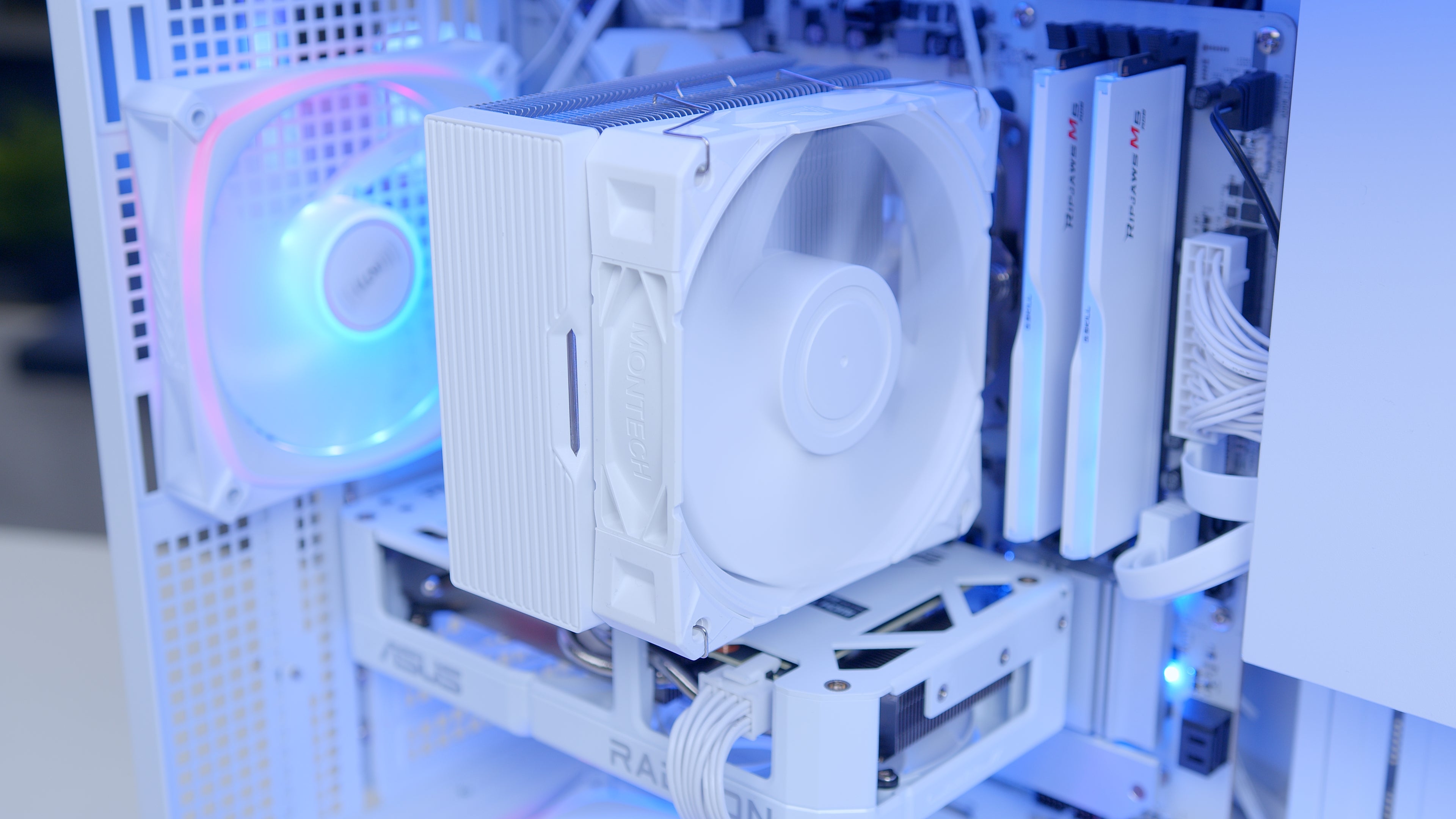 GeekaPC 'Blizzard' (RX 9060 XT / RTX 5060)