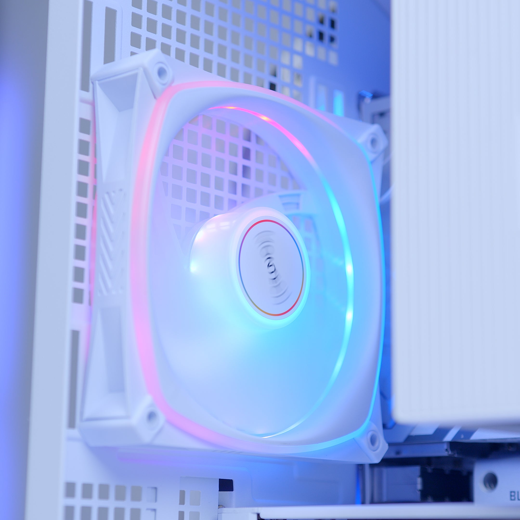 GeekaPC 'Blizzard' (RX 9060 XT / RTX 5060)