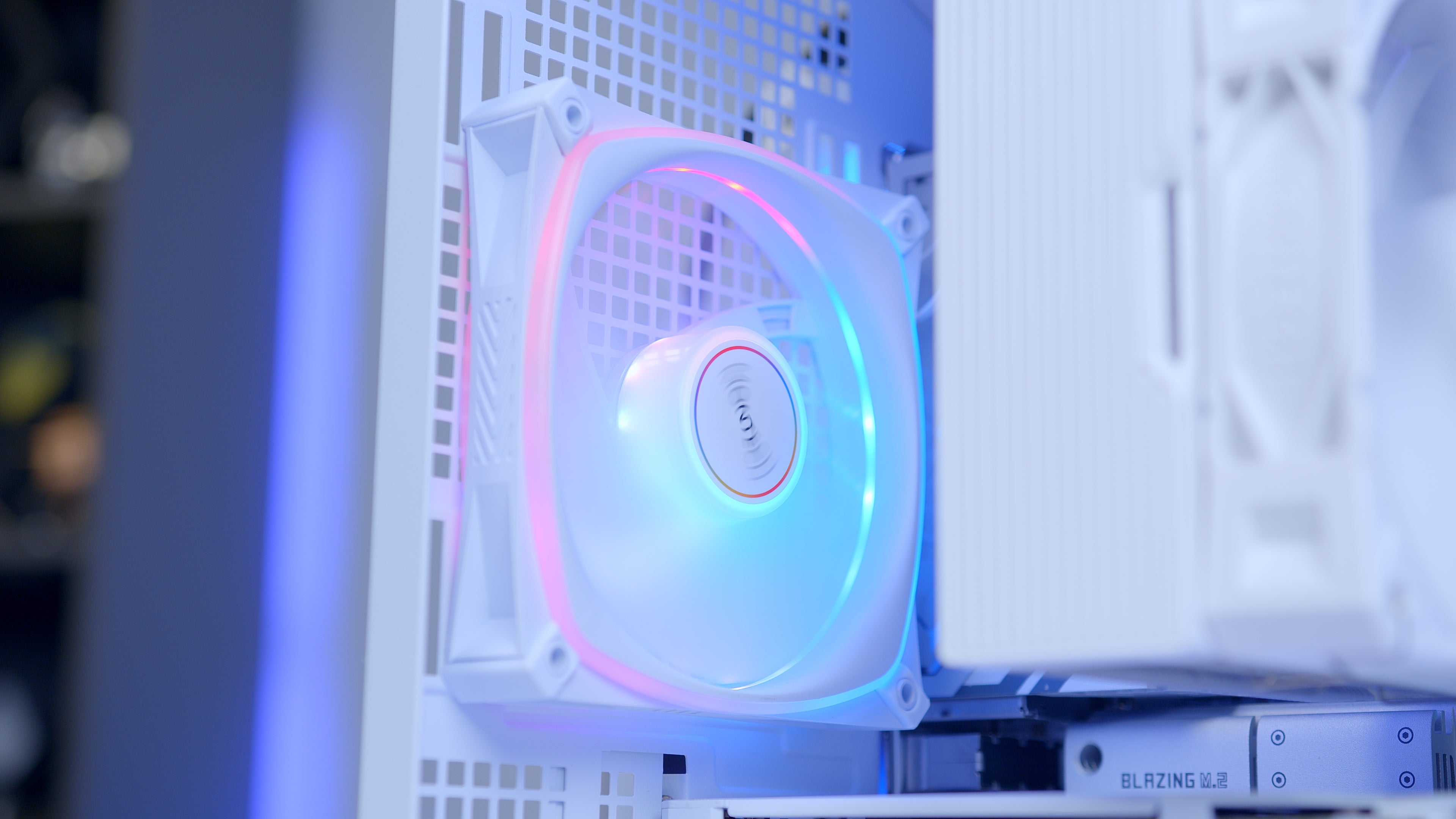 GeekaPC 'Blizzard' (RX 9060 XT / RTX 5060)