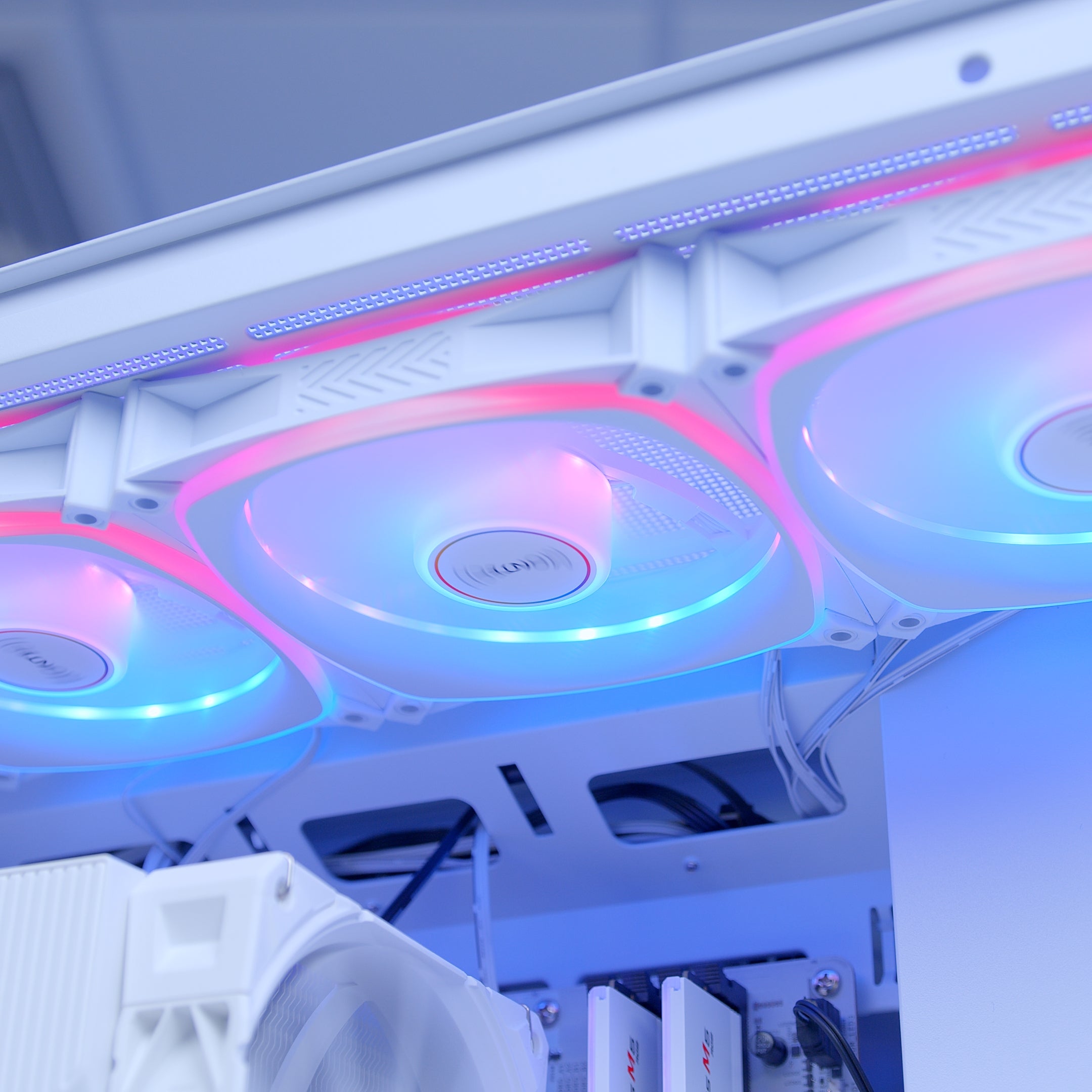 GeekaPC 'Blizzard' (RX 9060 XT / RTX 5060)