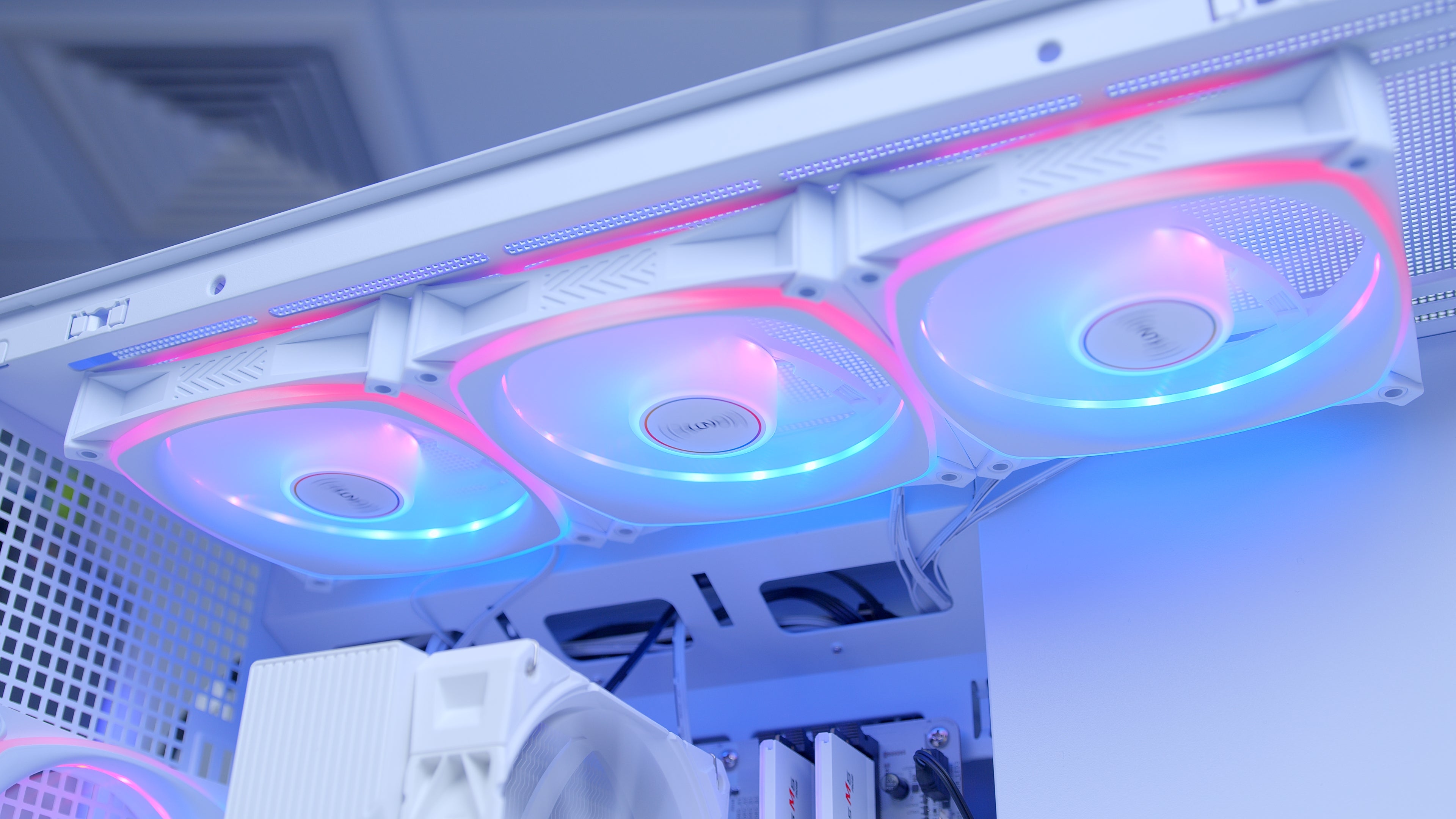 GeekaPC 'Blizzard' (RX 9060 XT / RTX 5060)