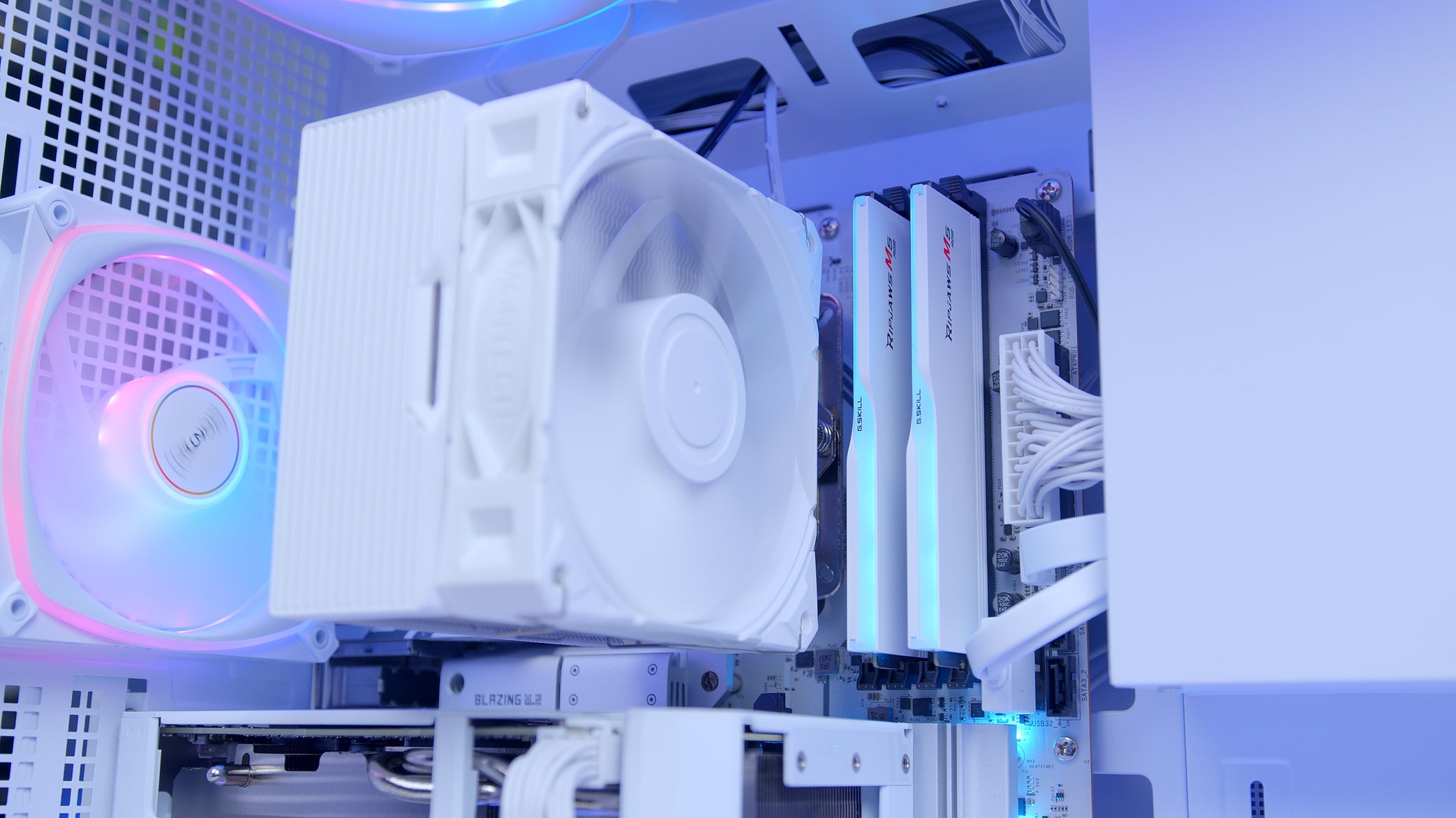 GeekaPC 'Blizzard' (RX 9060 XT / RTX 5060)