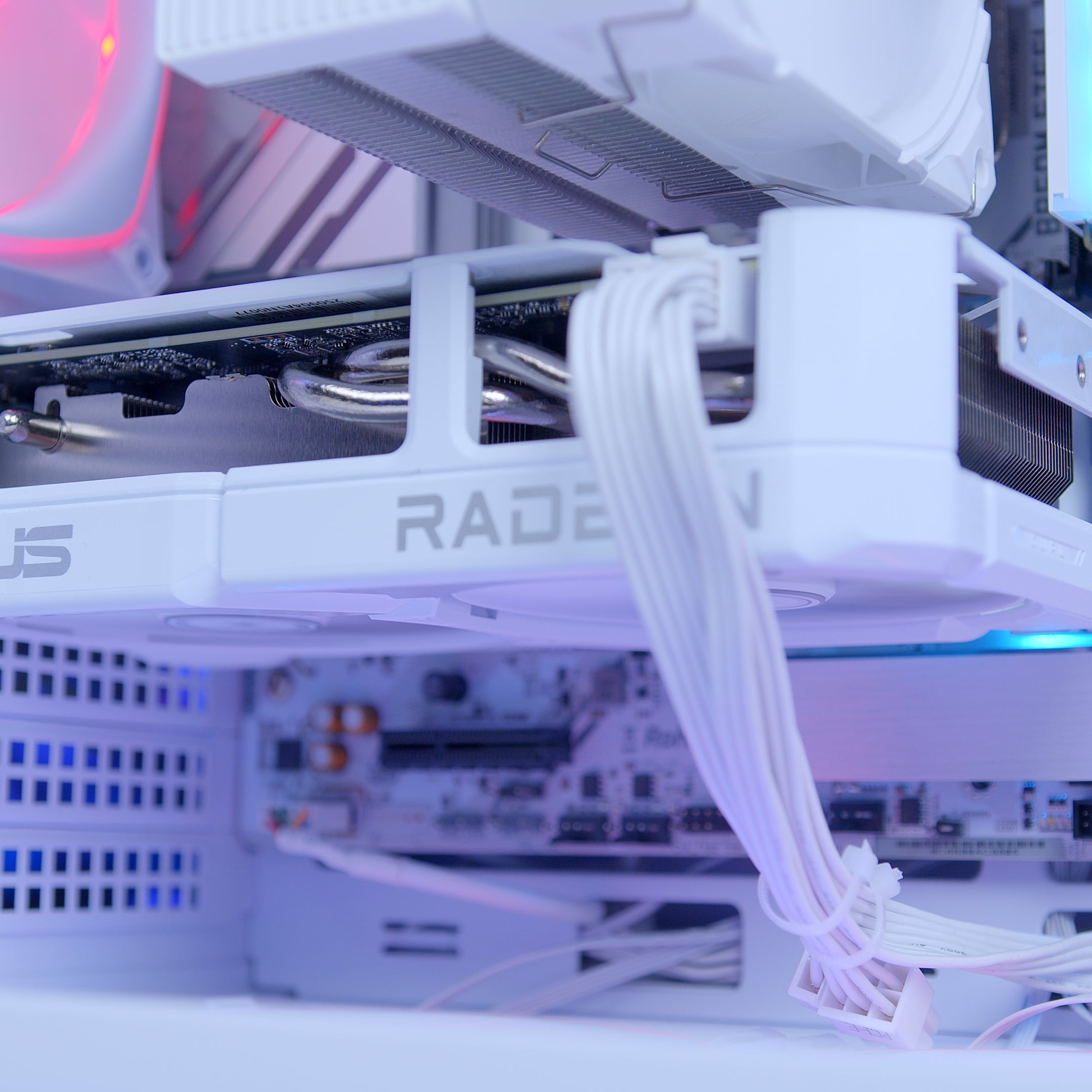 GeekaPC 'Blizzard' (RX 9060 XT / RTX 5060)