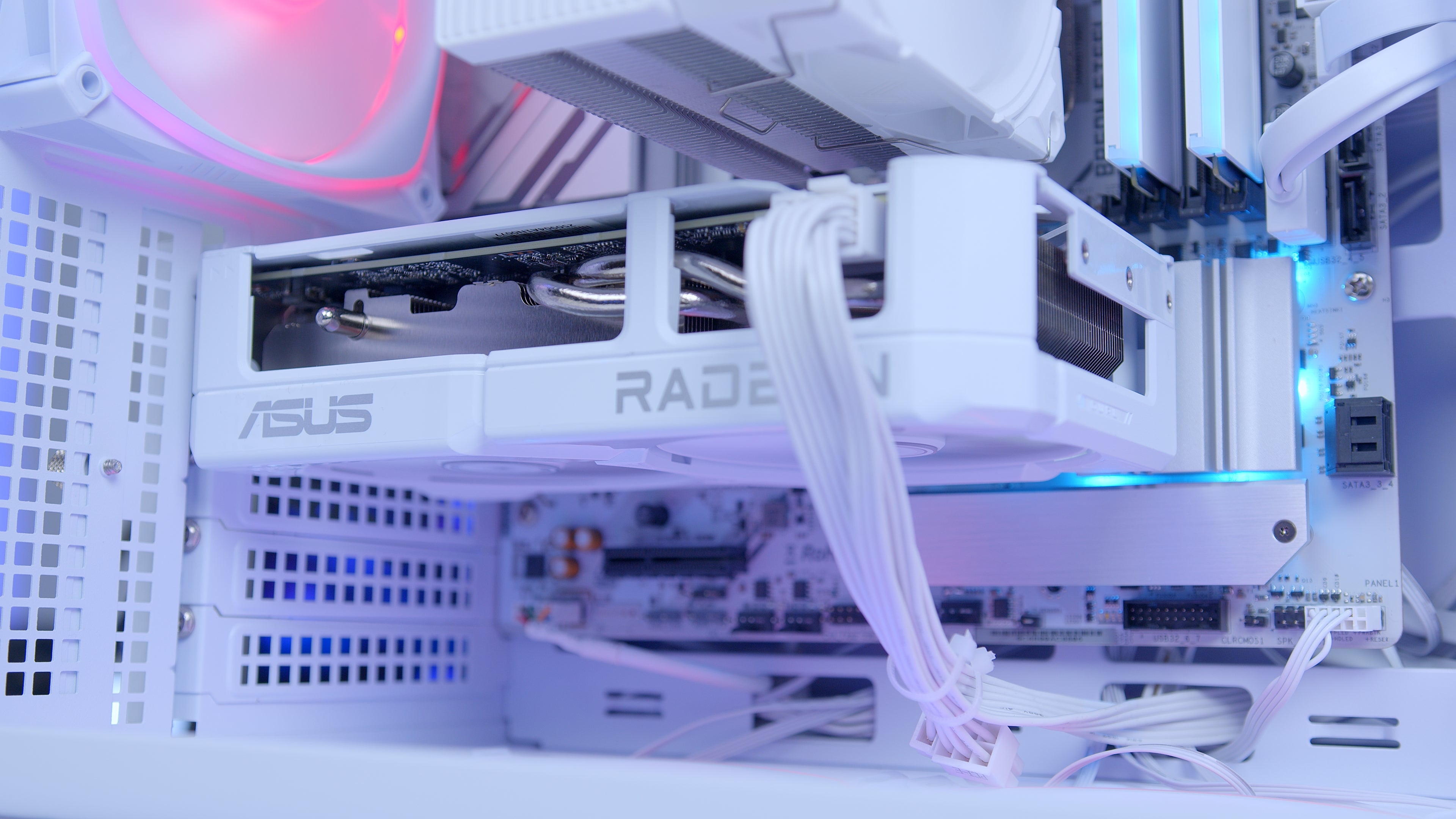 GeekaPC 'Blizzard' (RX 9060 XT / RTX 5060)