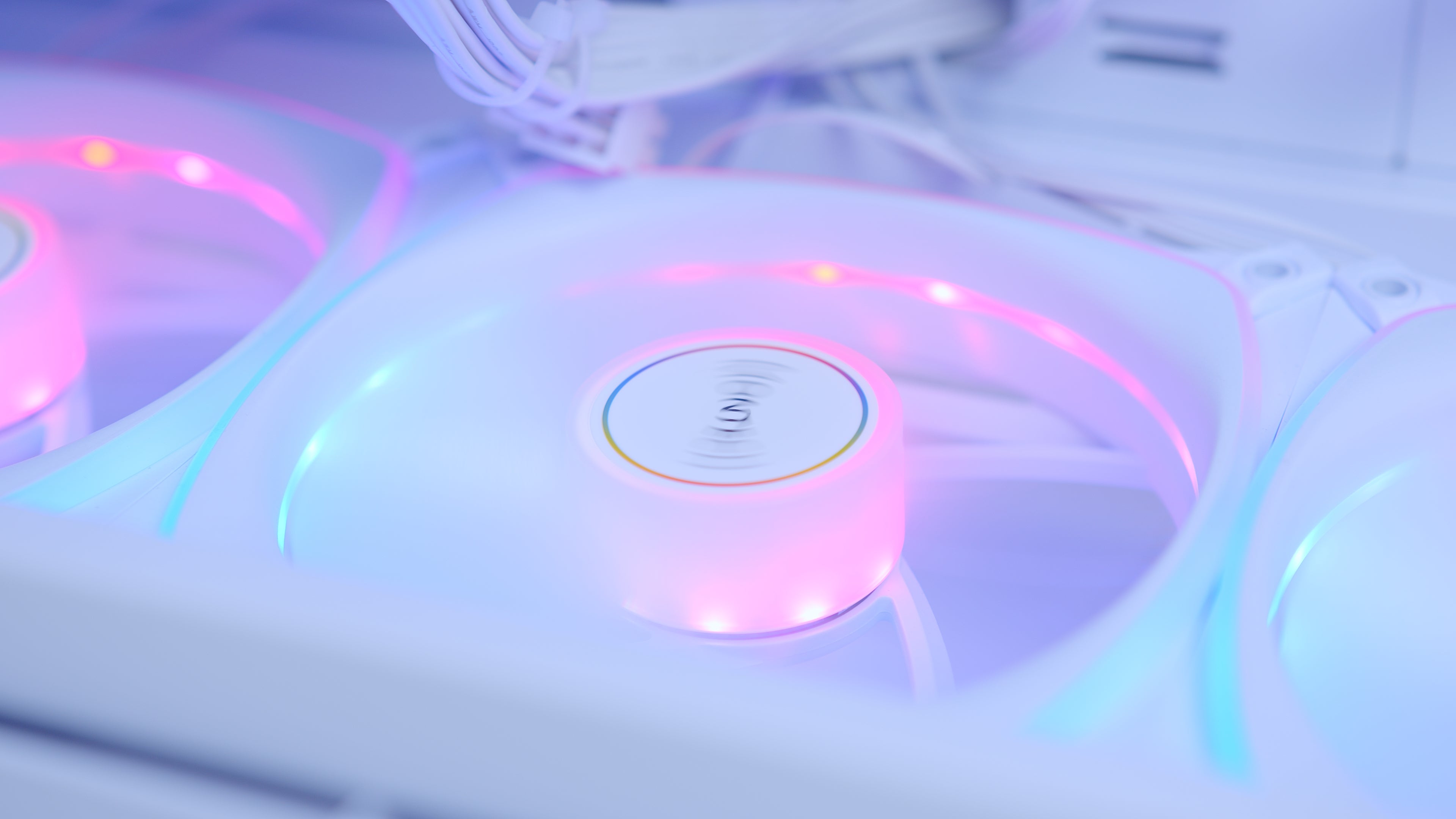 GeekaPC 'Blizzard' (RX 9060 XT / RTX 5060)