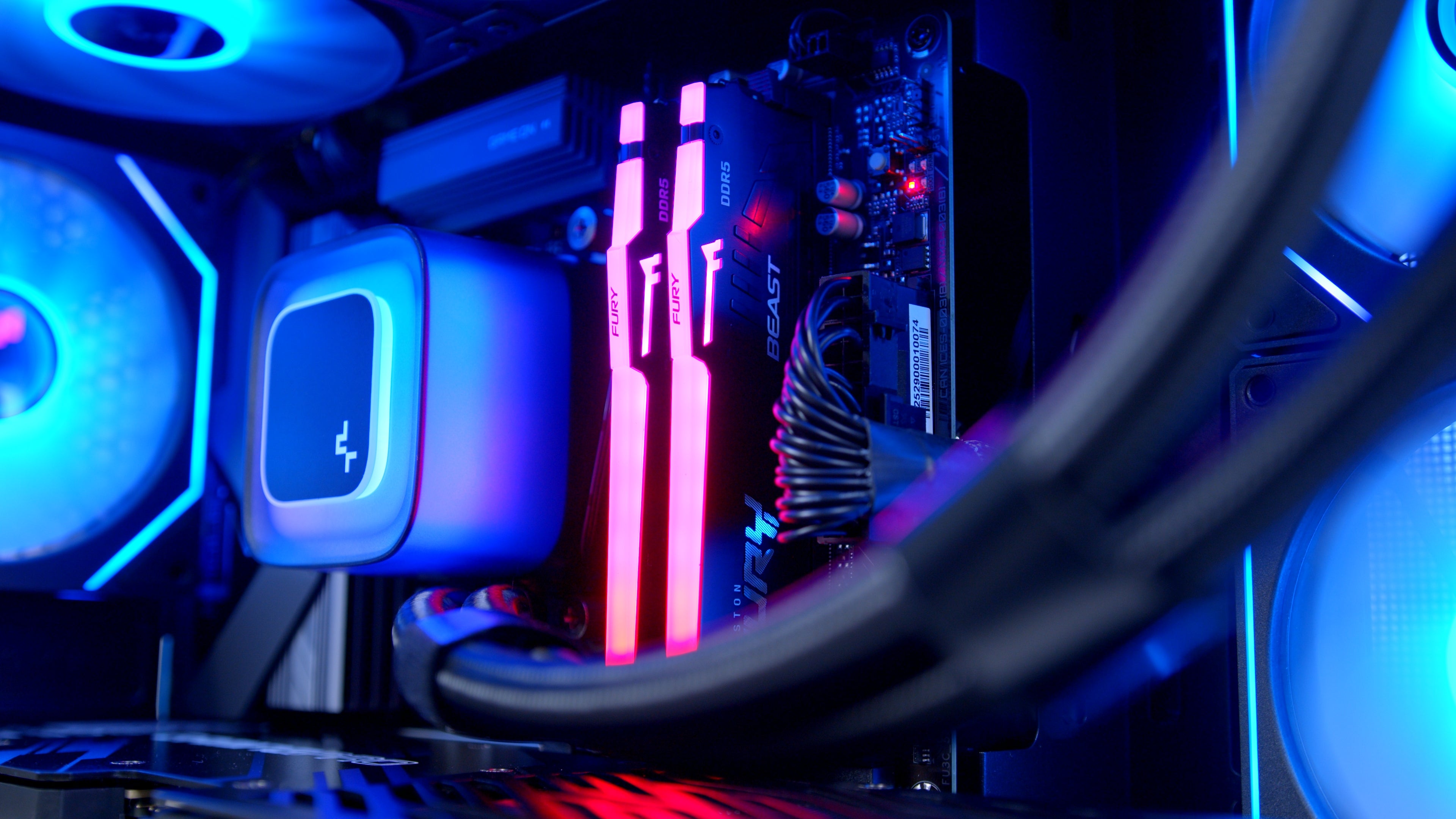 GeekaPC 'King' (RX 9070 / RTX 5070)