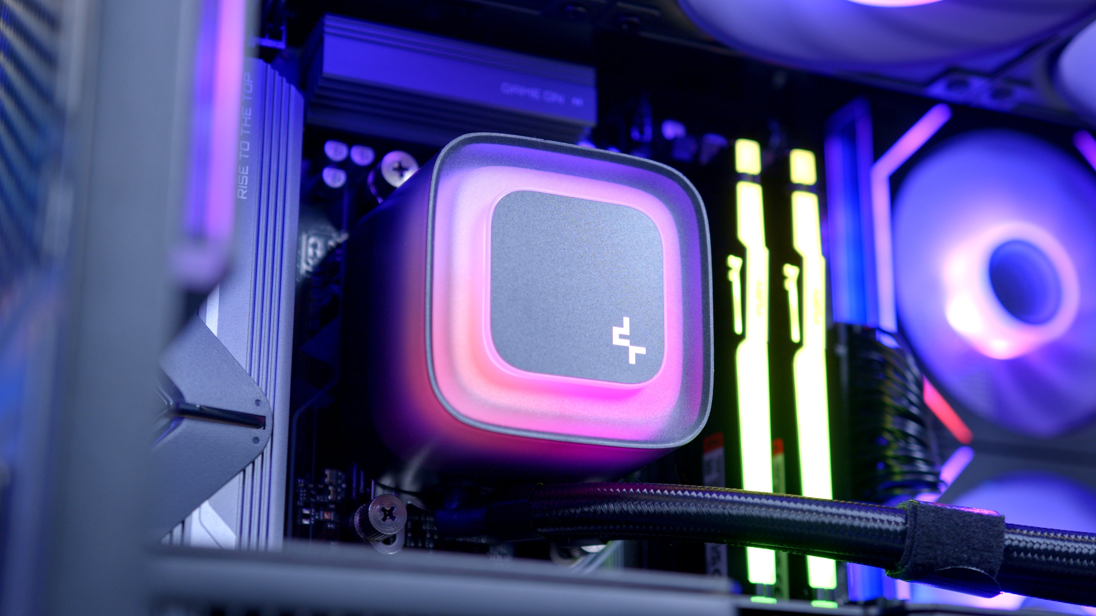 GeekaPC 'King' (RX 9070 / RTX 5070)