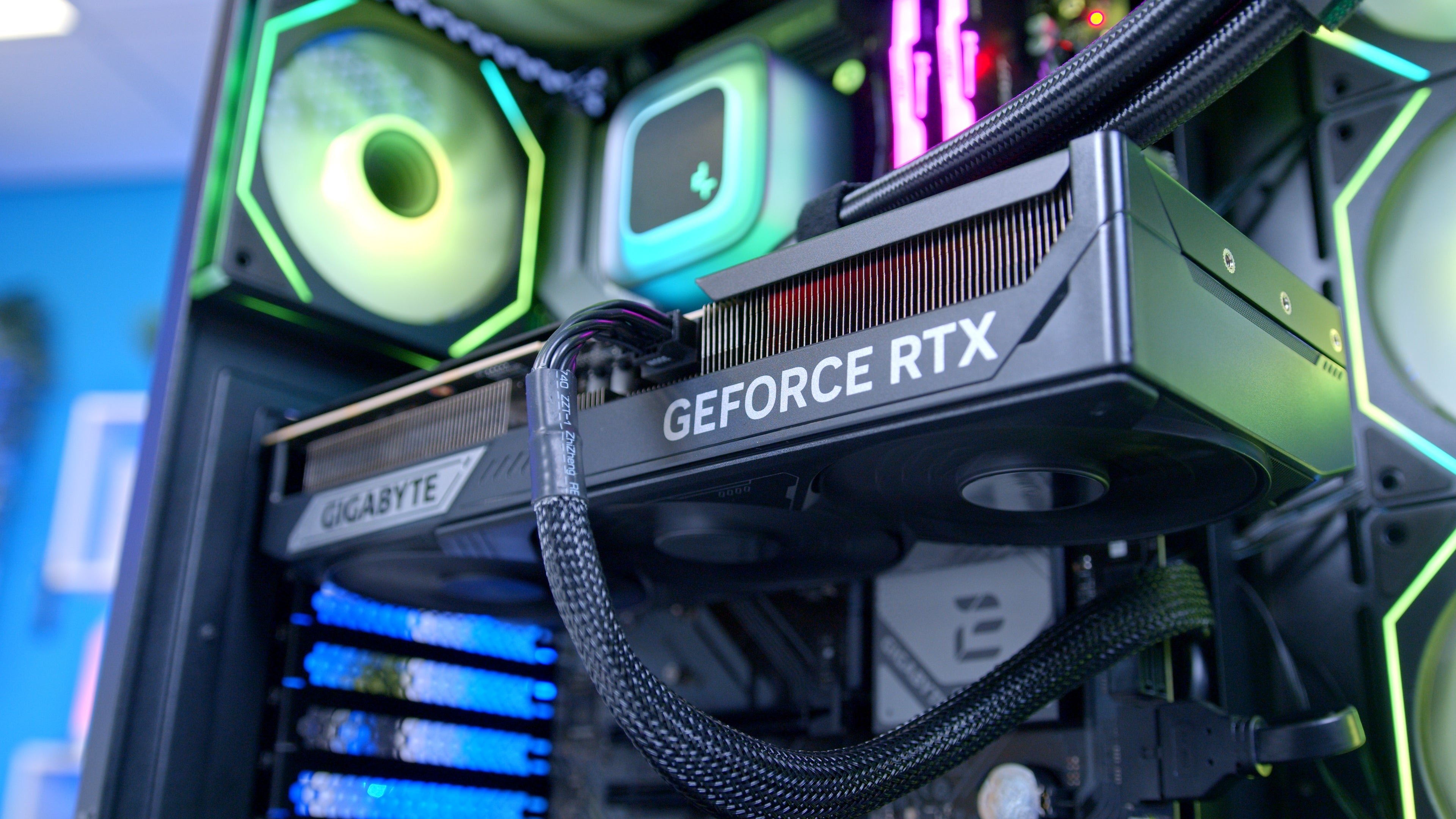 GeekaPC 'Emperor' (RX 9070 XT / RTX 5070 Ti)