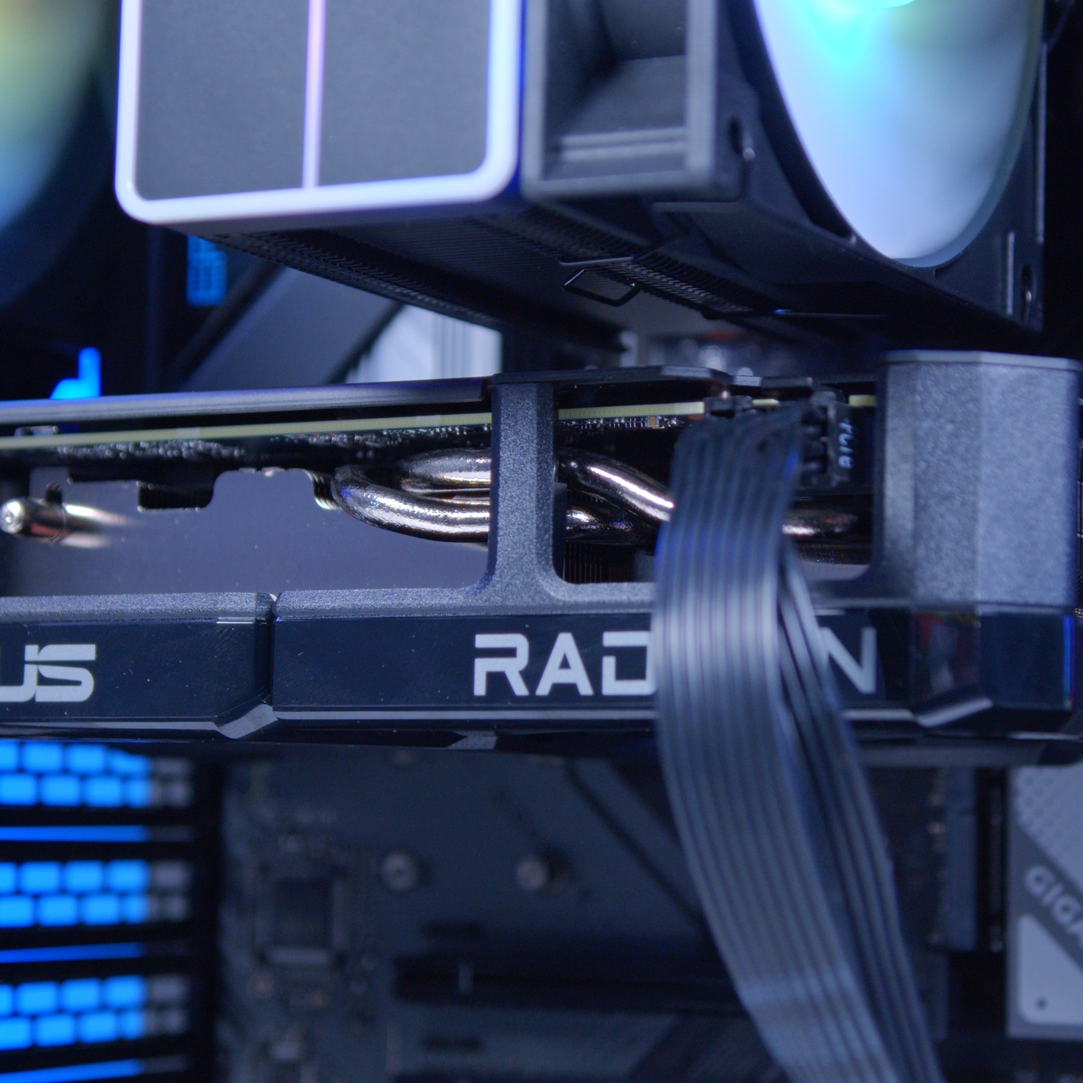 GeekaPC 'Arc' (Arc B580 / RTX 5060 / RX 9060 XT 16GB)