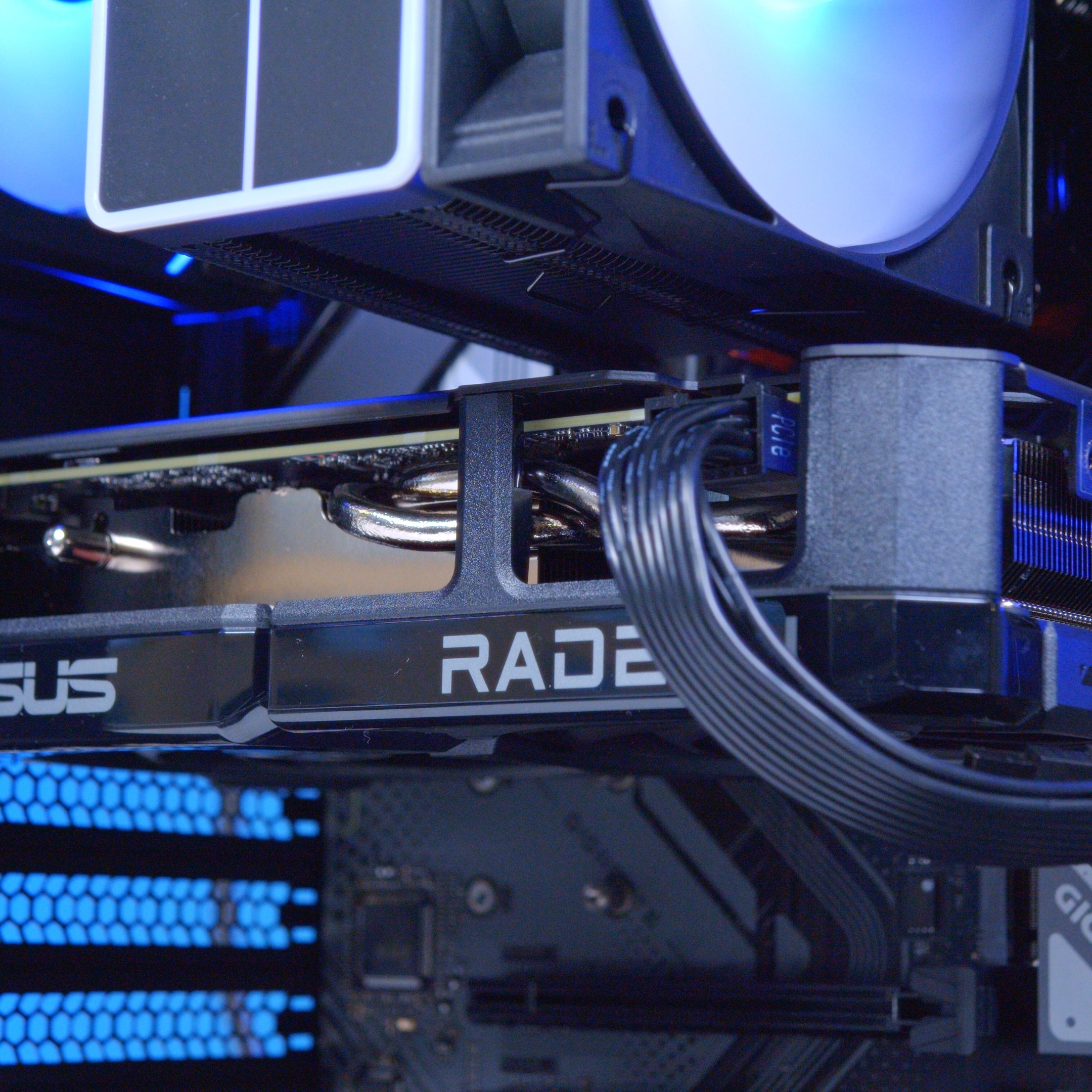 GeekaPC 'Prince' (RTX 5060 / RX 9060 XT 16GB)