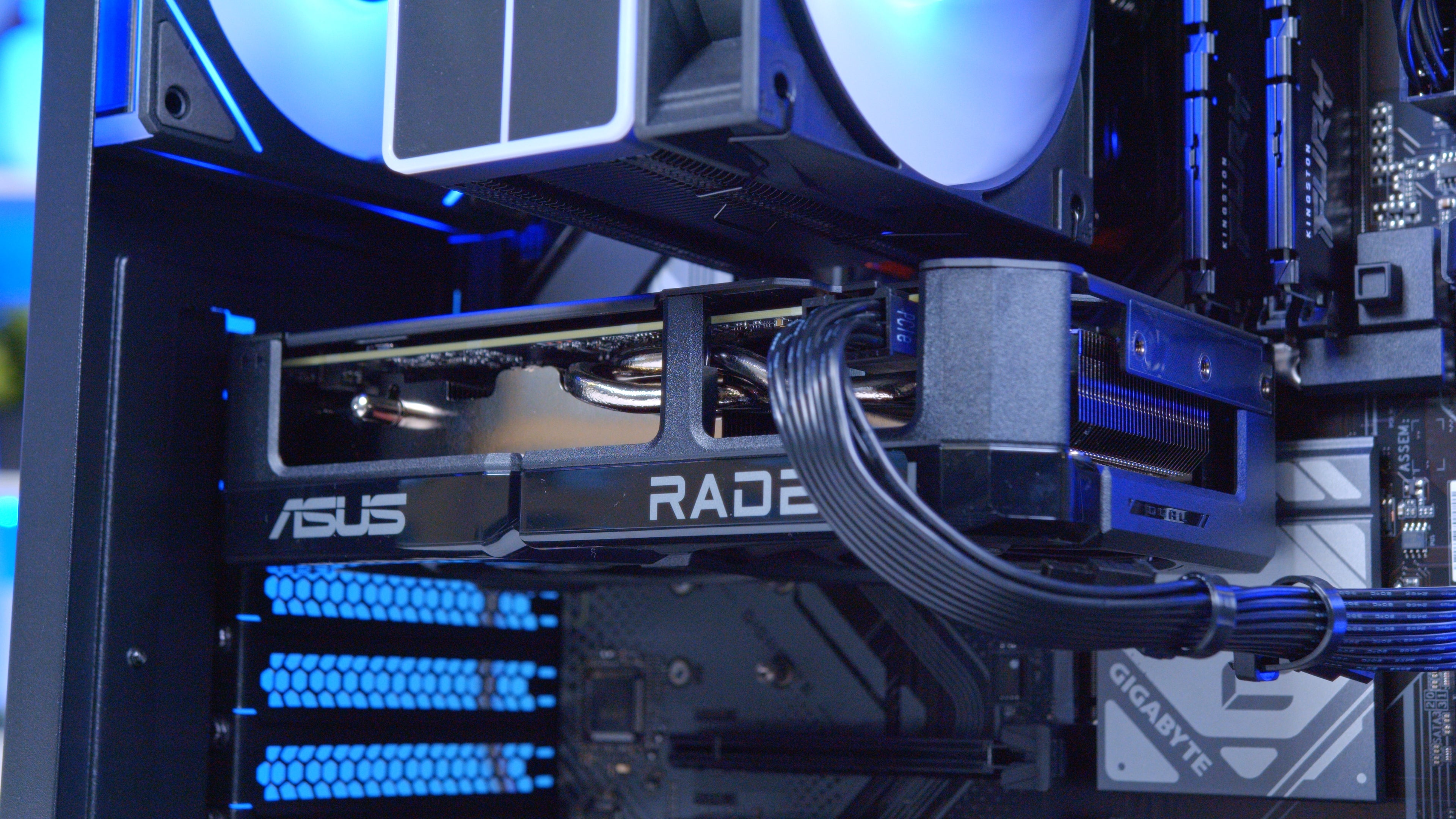 GeekaPC 'Prince' (RTX 5060 / RX 9060 XT 16GB)