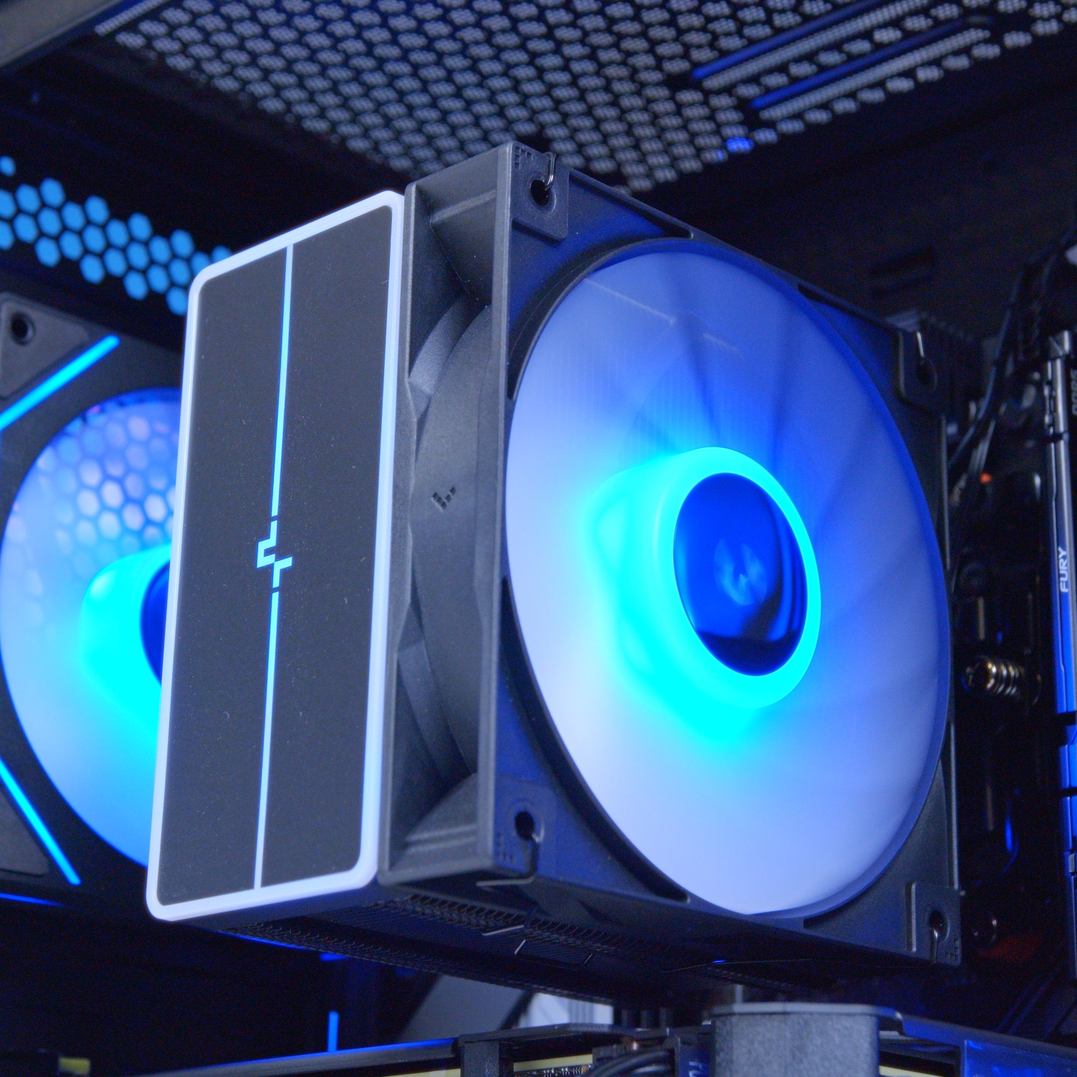 GeekaPC 'Prince' (RTX 5060 / RX 9060 XT 16GB)