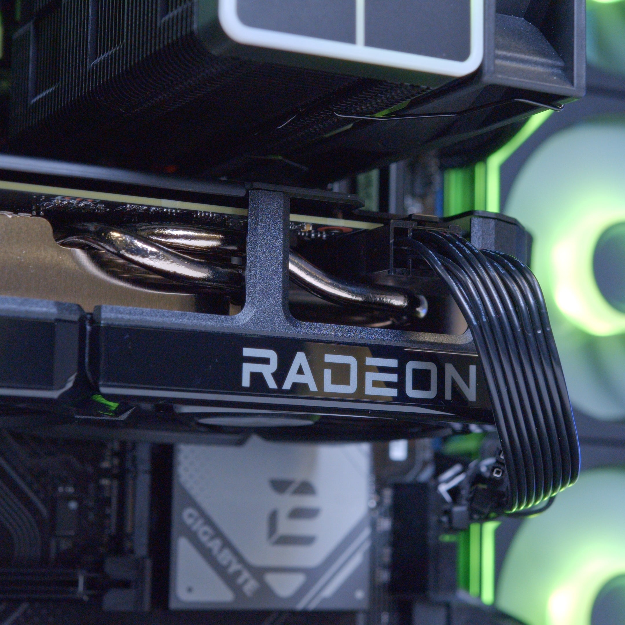 GeekaPC 'Prince' (RTX 5060 / RX 9060 XT 16GB)