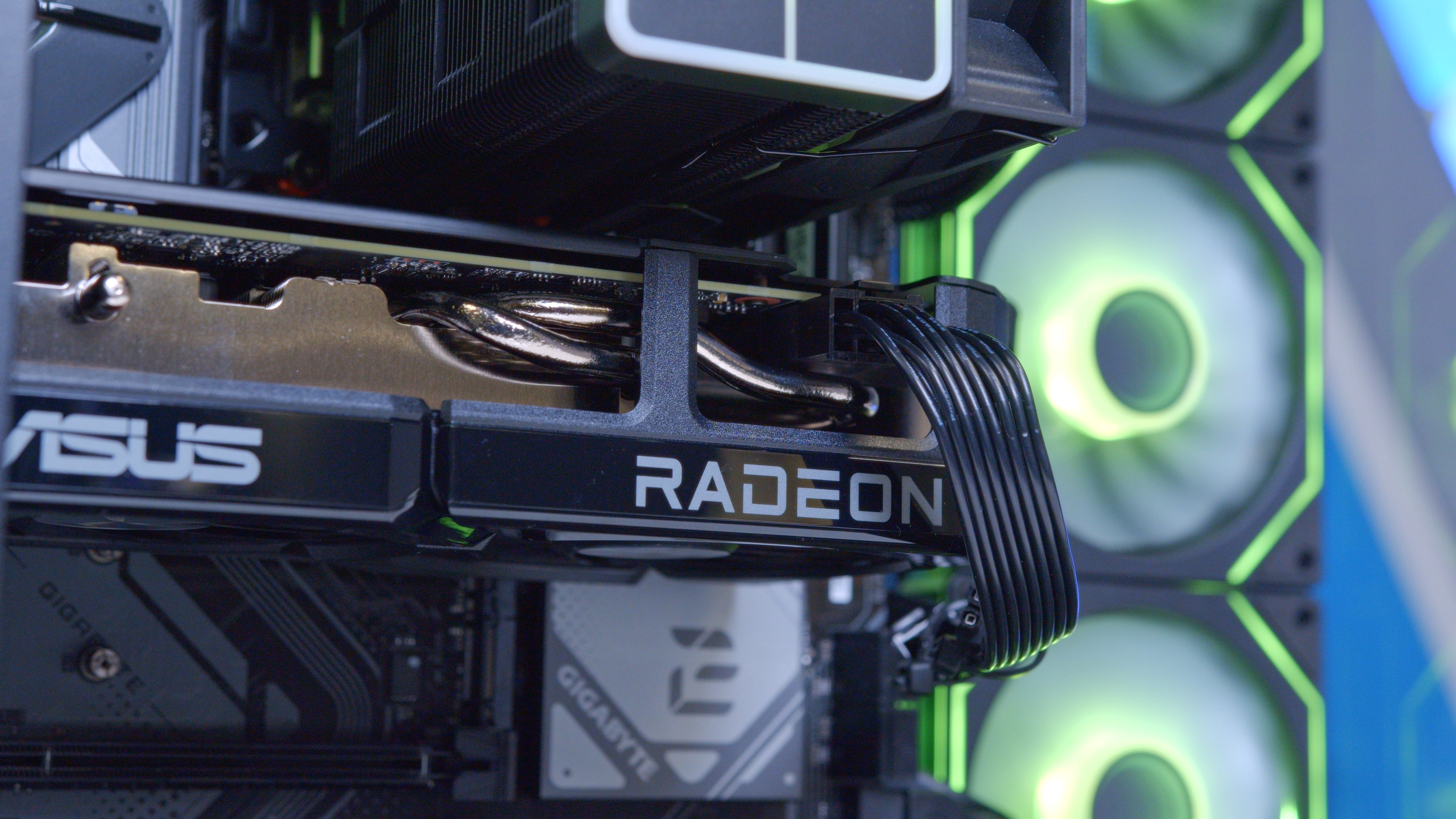 GeekaPC 'Prince' (RTX 5060 / RX 9060 XT 16GB)