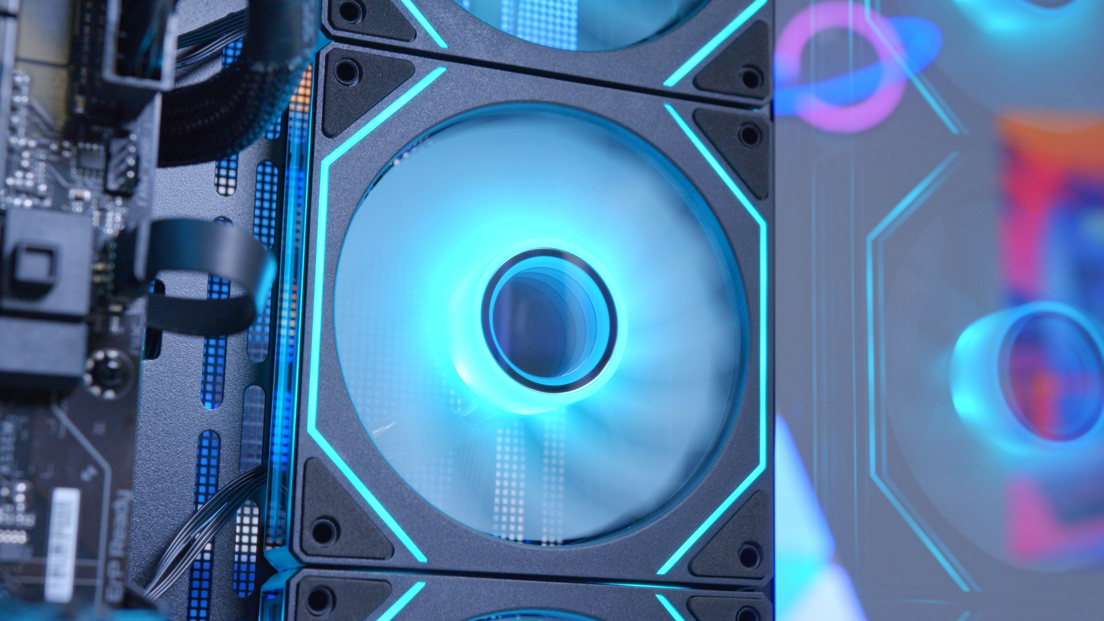 GeekaPC 'Prince' (RTX 5060 / RX 9060 XT 16GB)