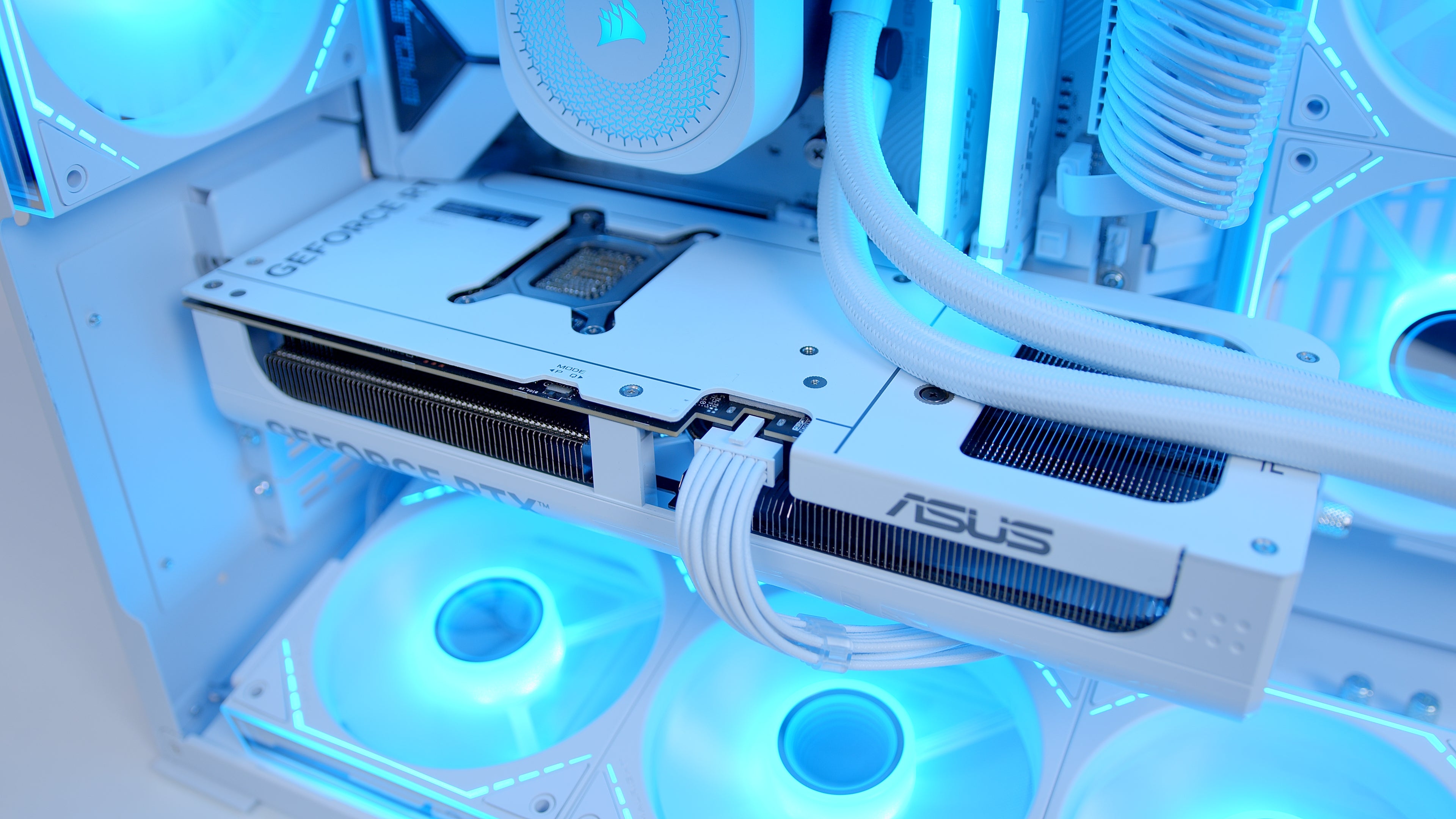 GeekaPC 'White Flux' Gaming PC