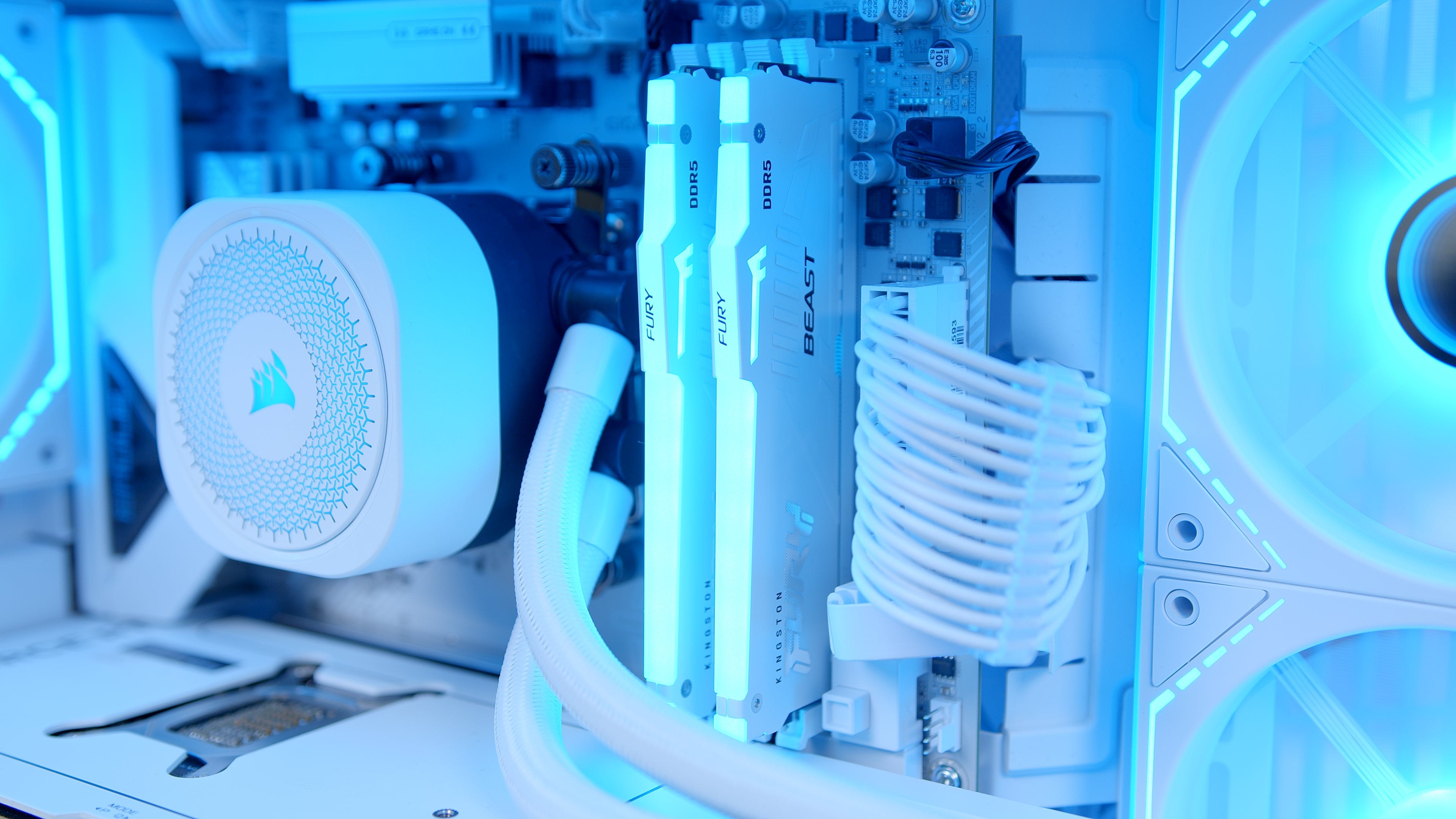 GeekaPC 'White Flux' Gaming PC