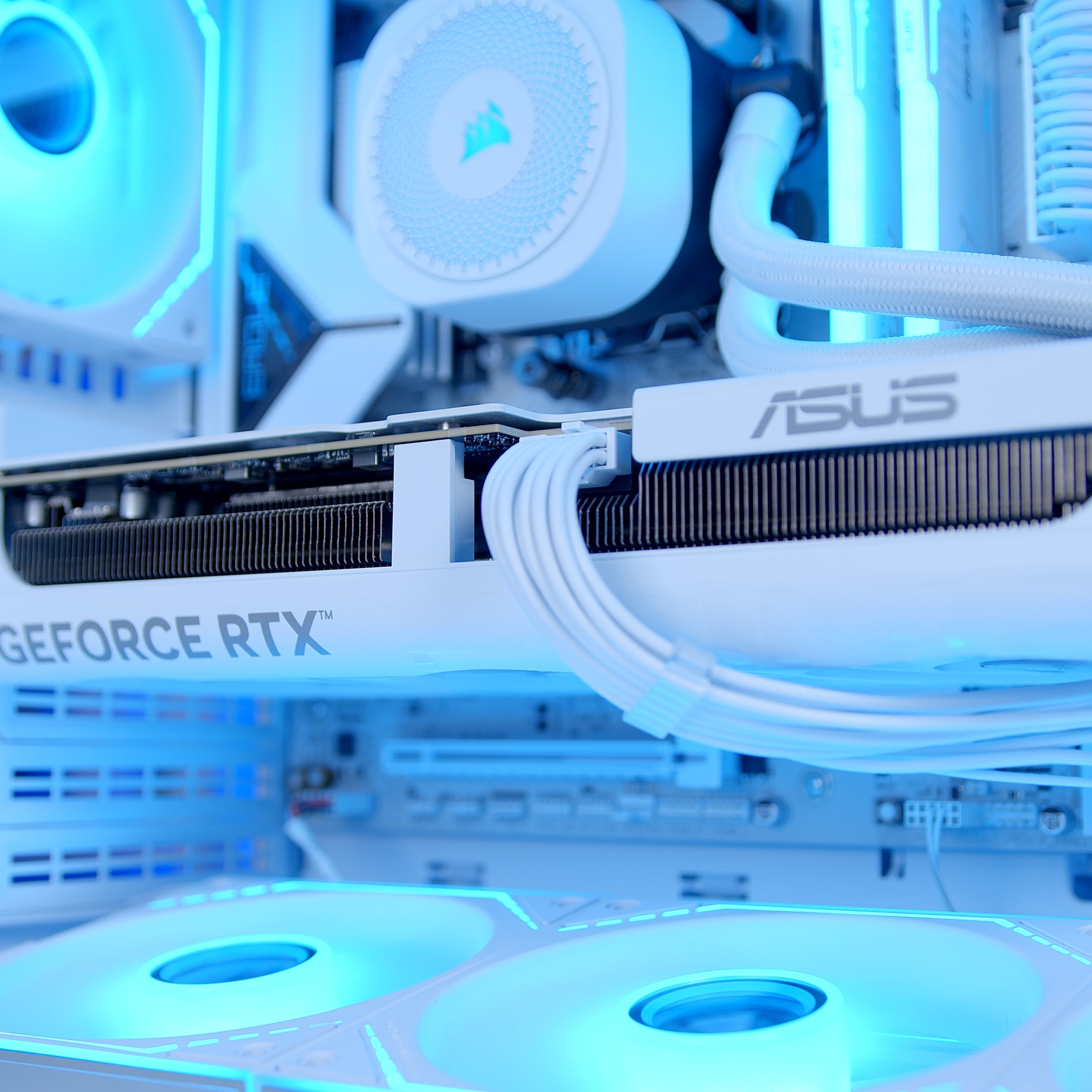 GeekaPC 'White Flux' Gaming PC