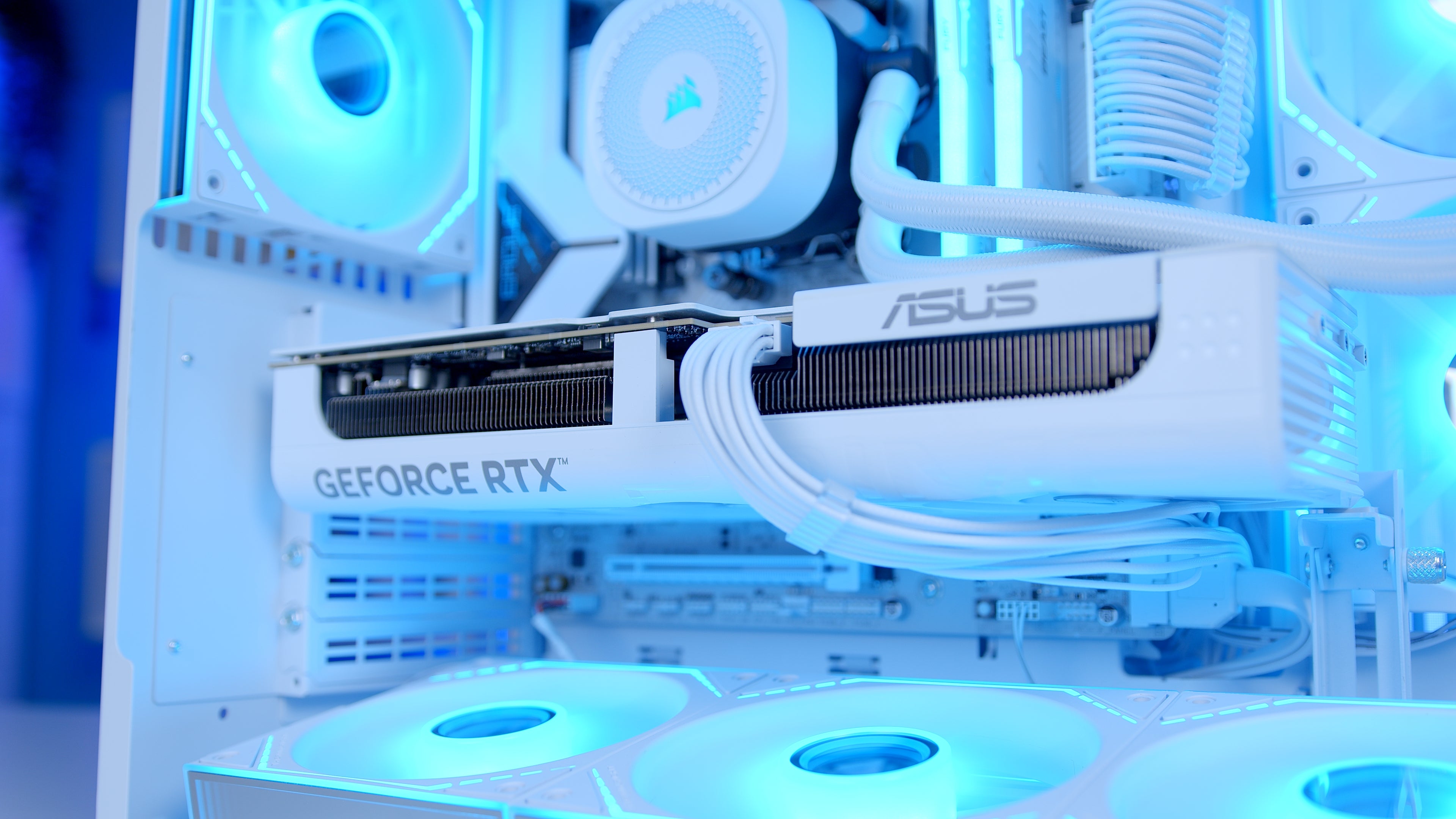 GeekaPC 'White Flux' Gaming PC